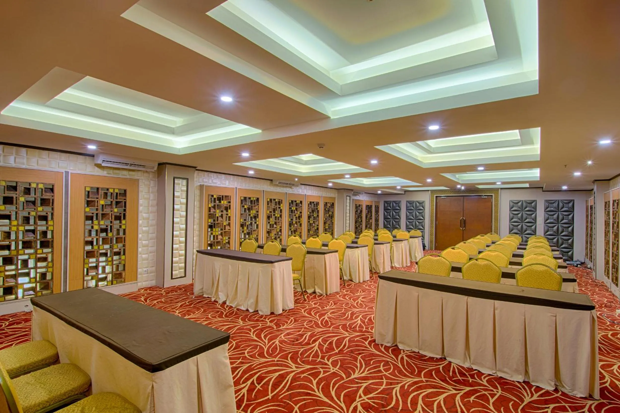 Banquet/Function facilities in Noormans Hotel Semarang