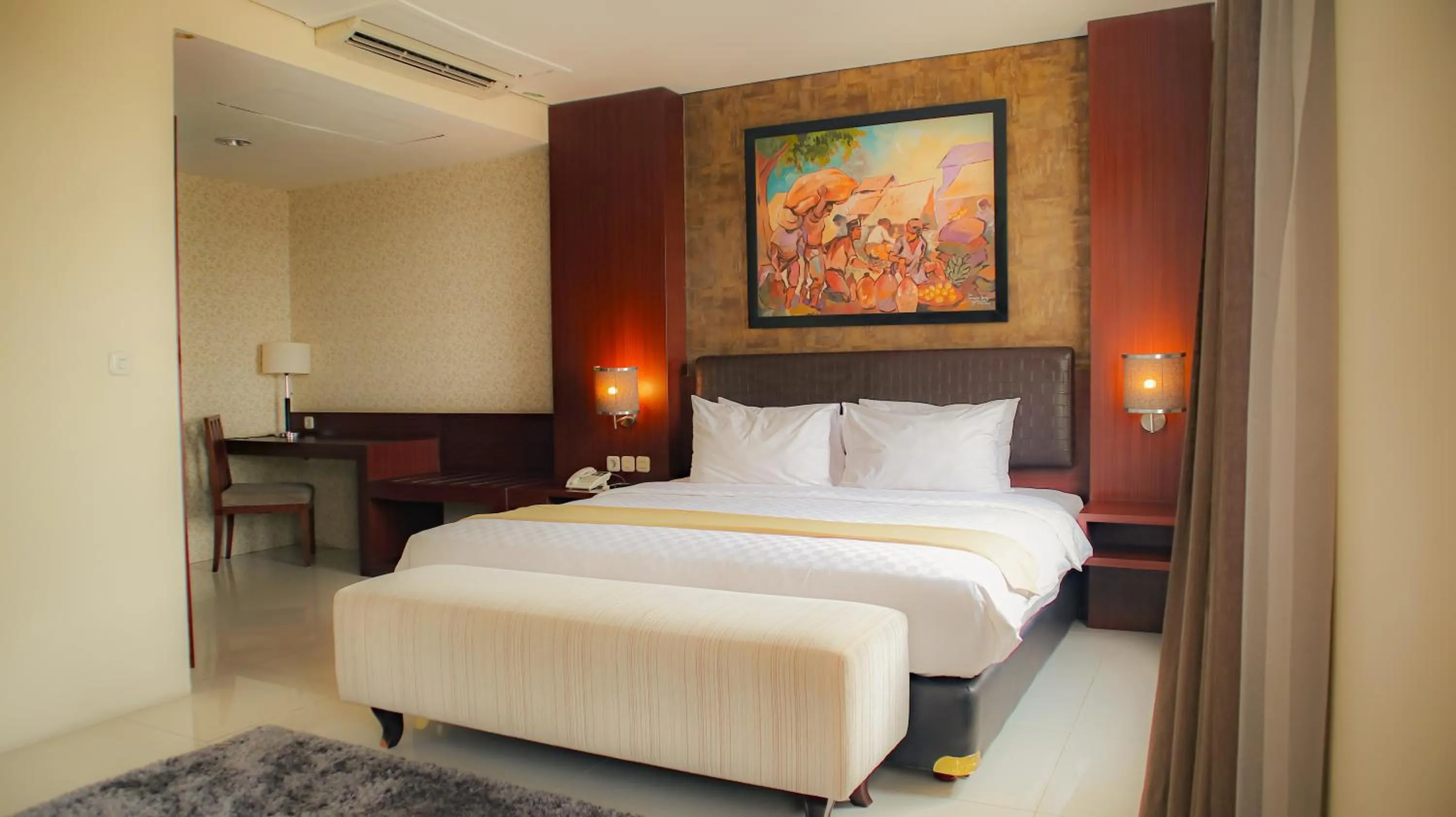 Bed in Noormans Hotel Semarang