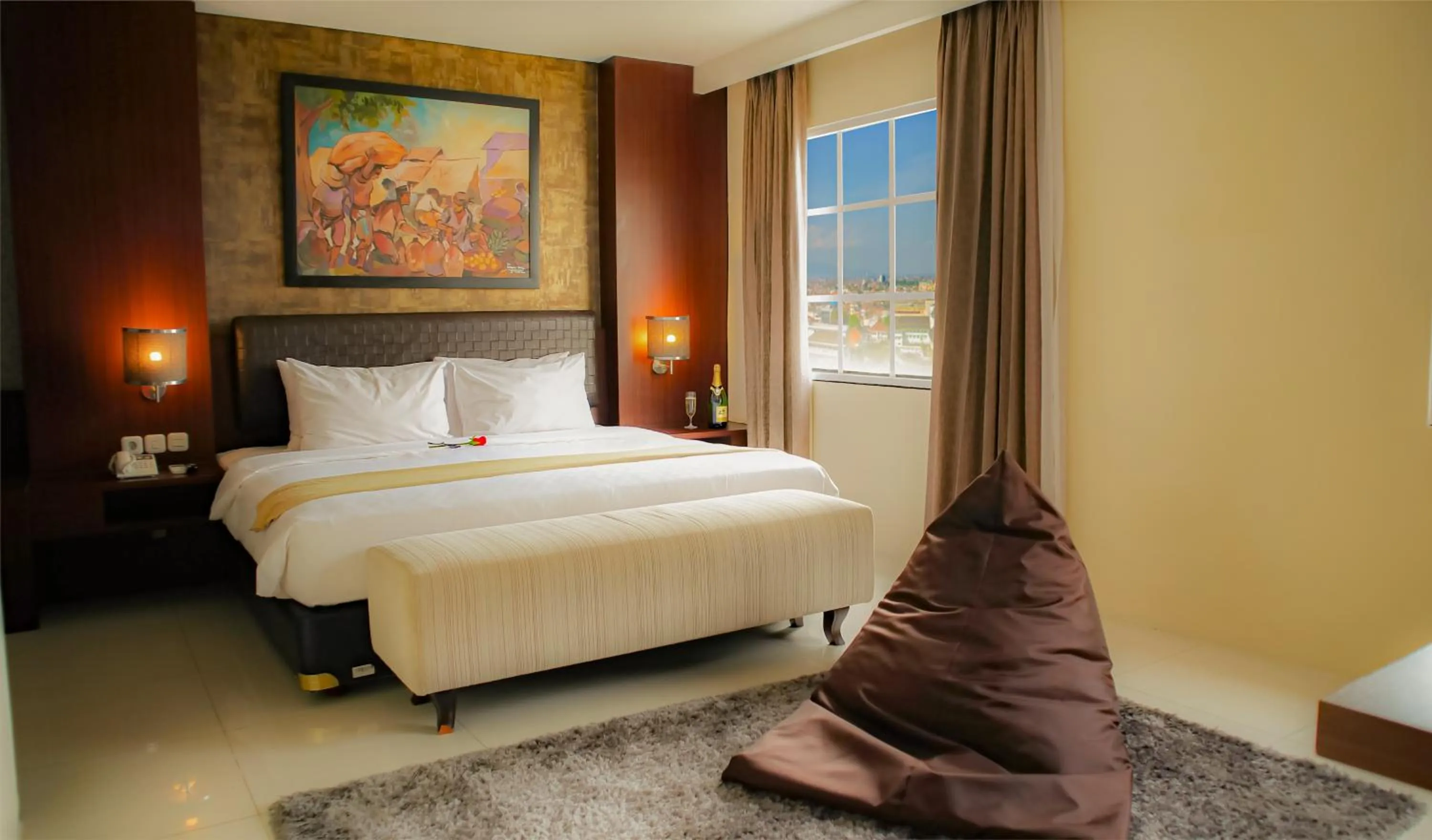 Bed in Noormans Hotel Semarang