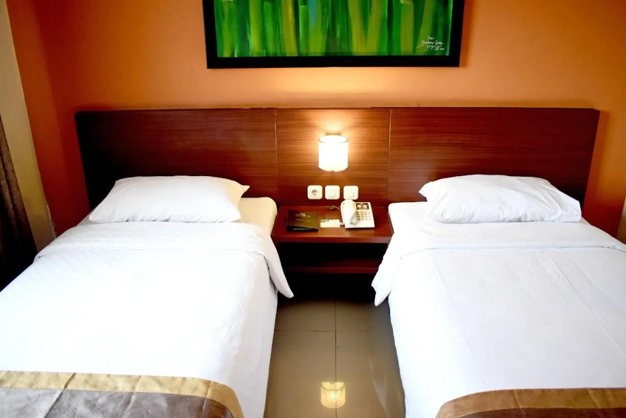 Bed in Noormans Hotel Semarang