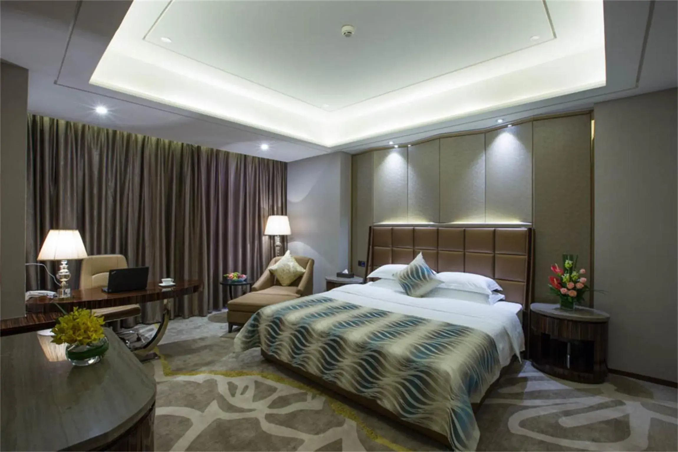 Bedroom, Bed in Guangzhou Tong Yu International Hotel