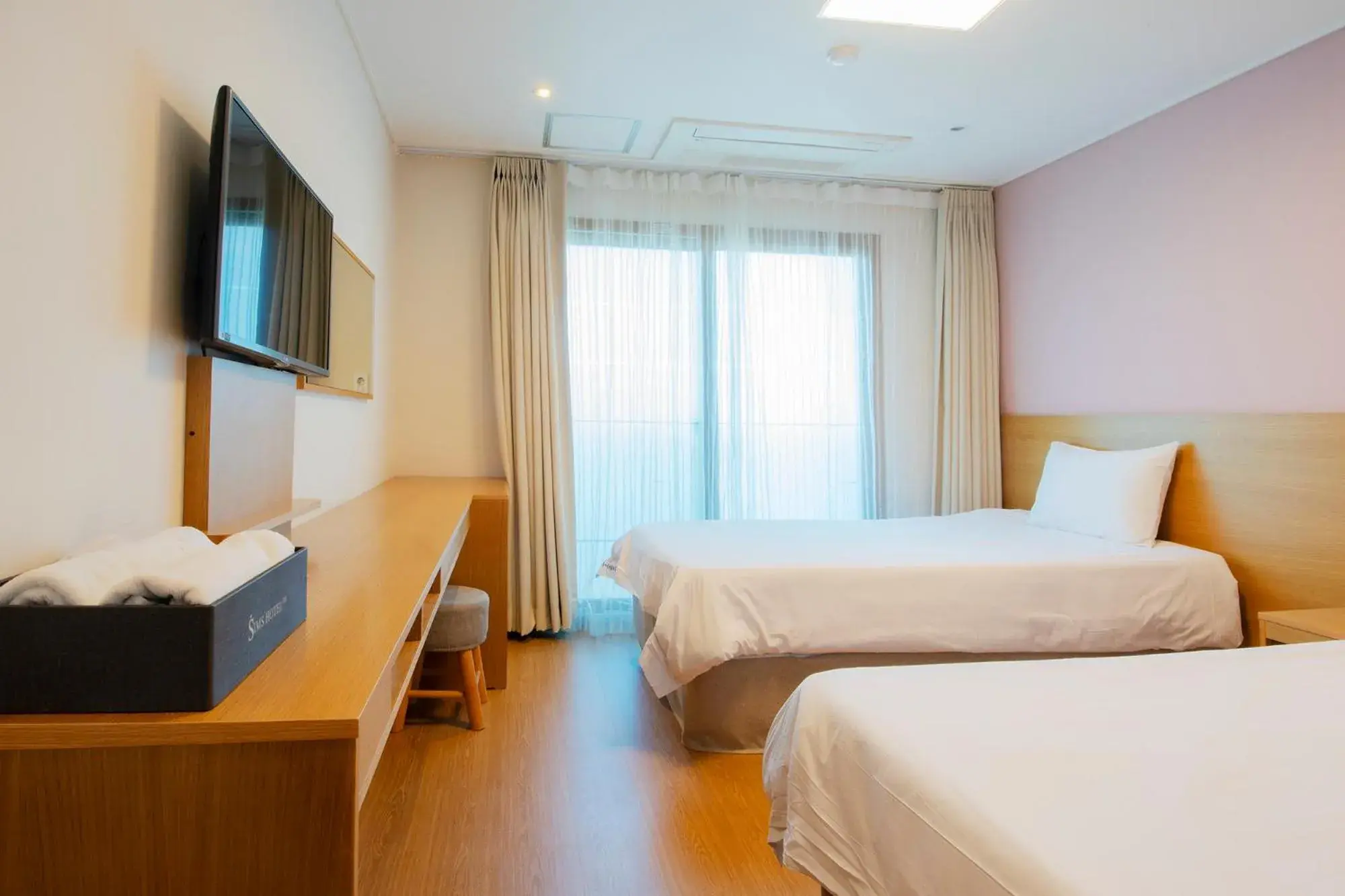 Family Twin Room with Ocean View in Sims Hotel Family Twin Room with Ocean View in Sims Hotel