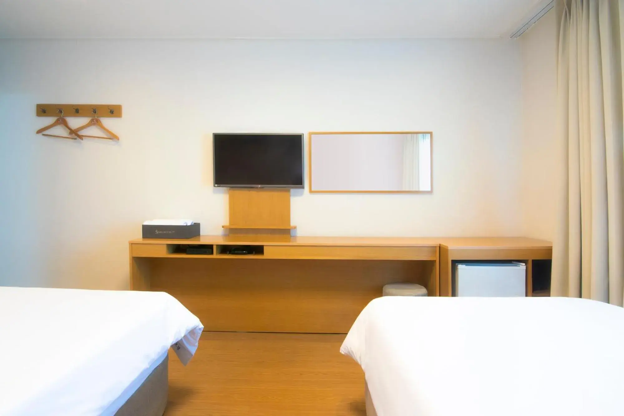 Bed in Sims Hotel Bed in Sims Hotel