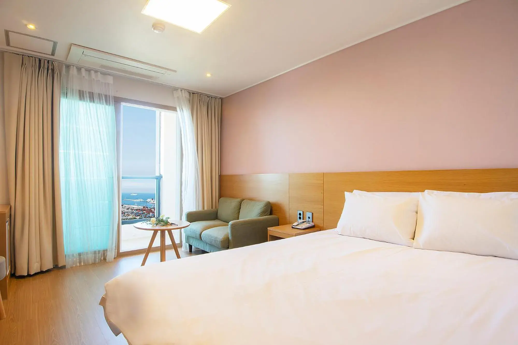 Bed in Sims Hotel Bed in Sims Hotel