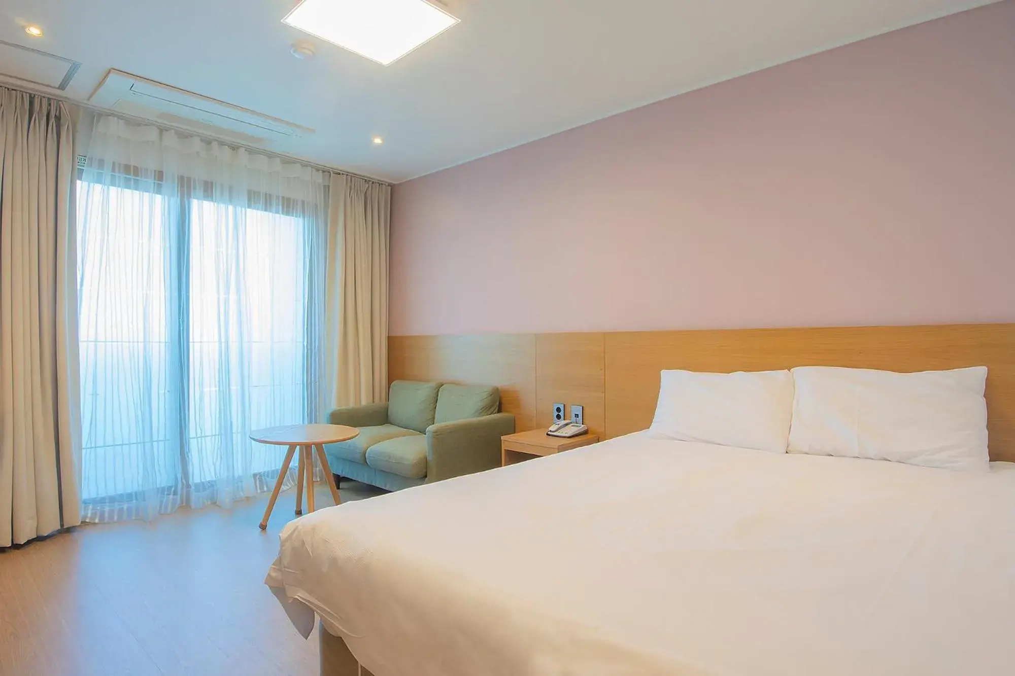 Bed in Sims Hotel Bed in Sims Hotel