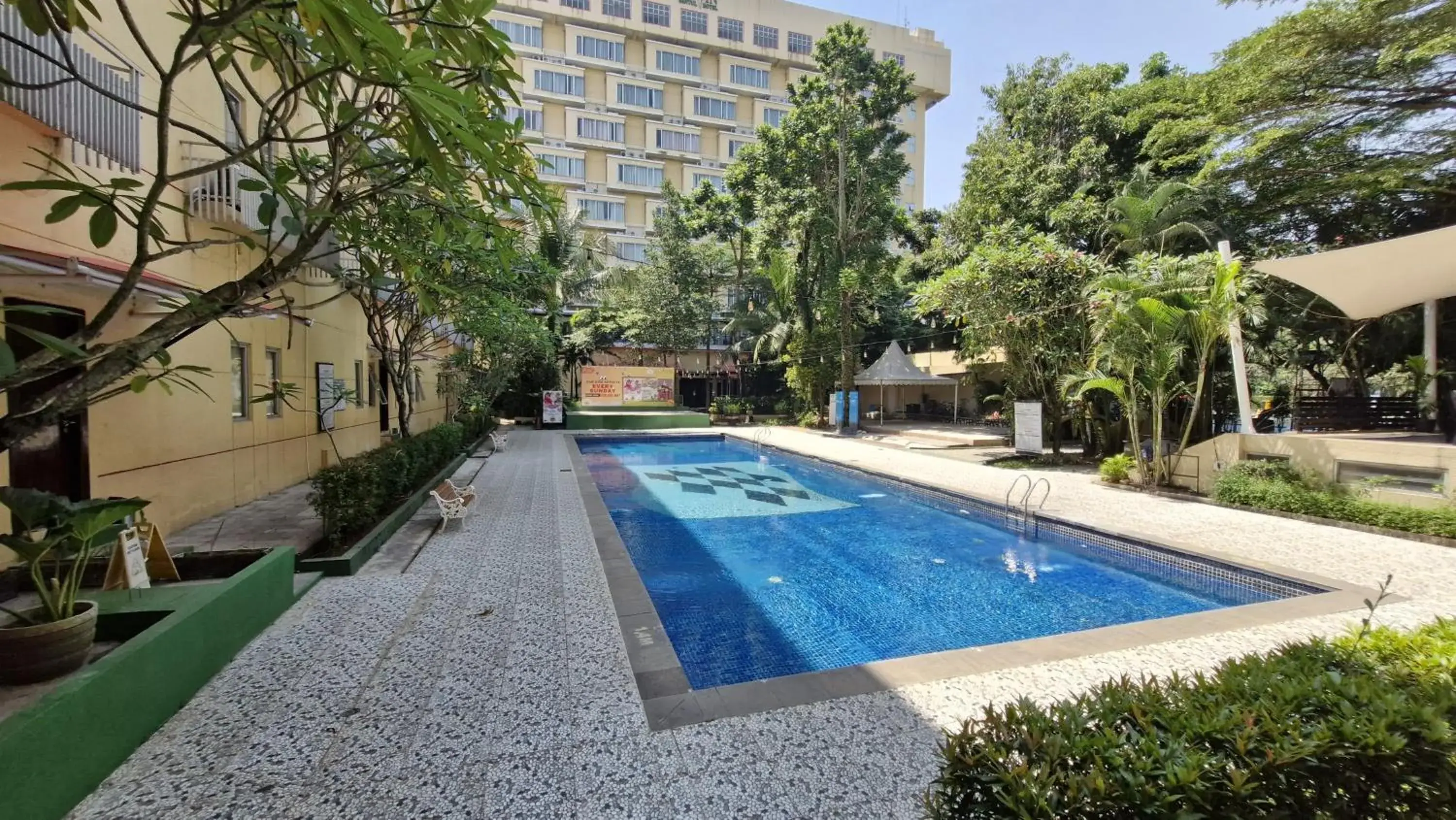 Swimming pool in Lorin Syariah Hotel Sentul Swimming pool in Lorin Syariah Hotel Sentul