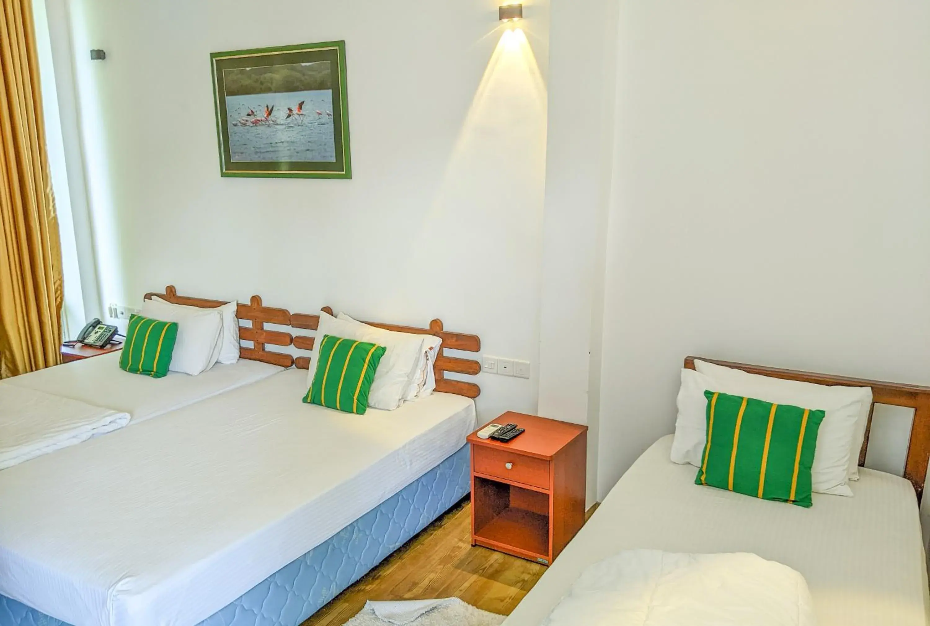 Luxury Triple Room in Yala Golden Wild Luxury Triple Room in Yala Golden Wild