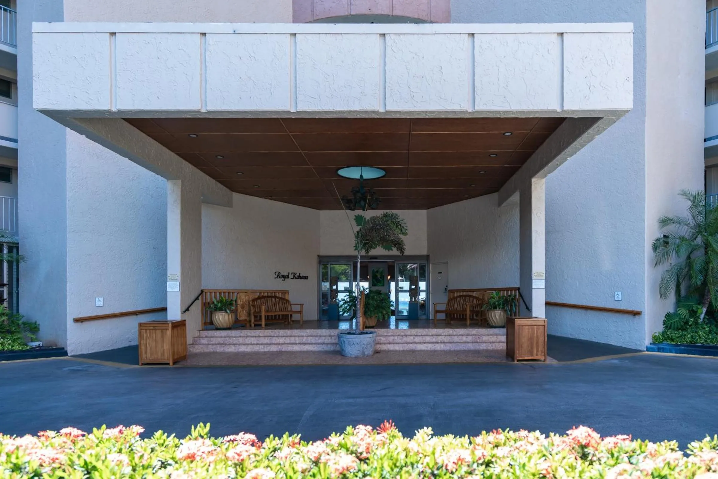 Facade/entrance in Royal Kahana 920
