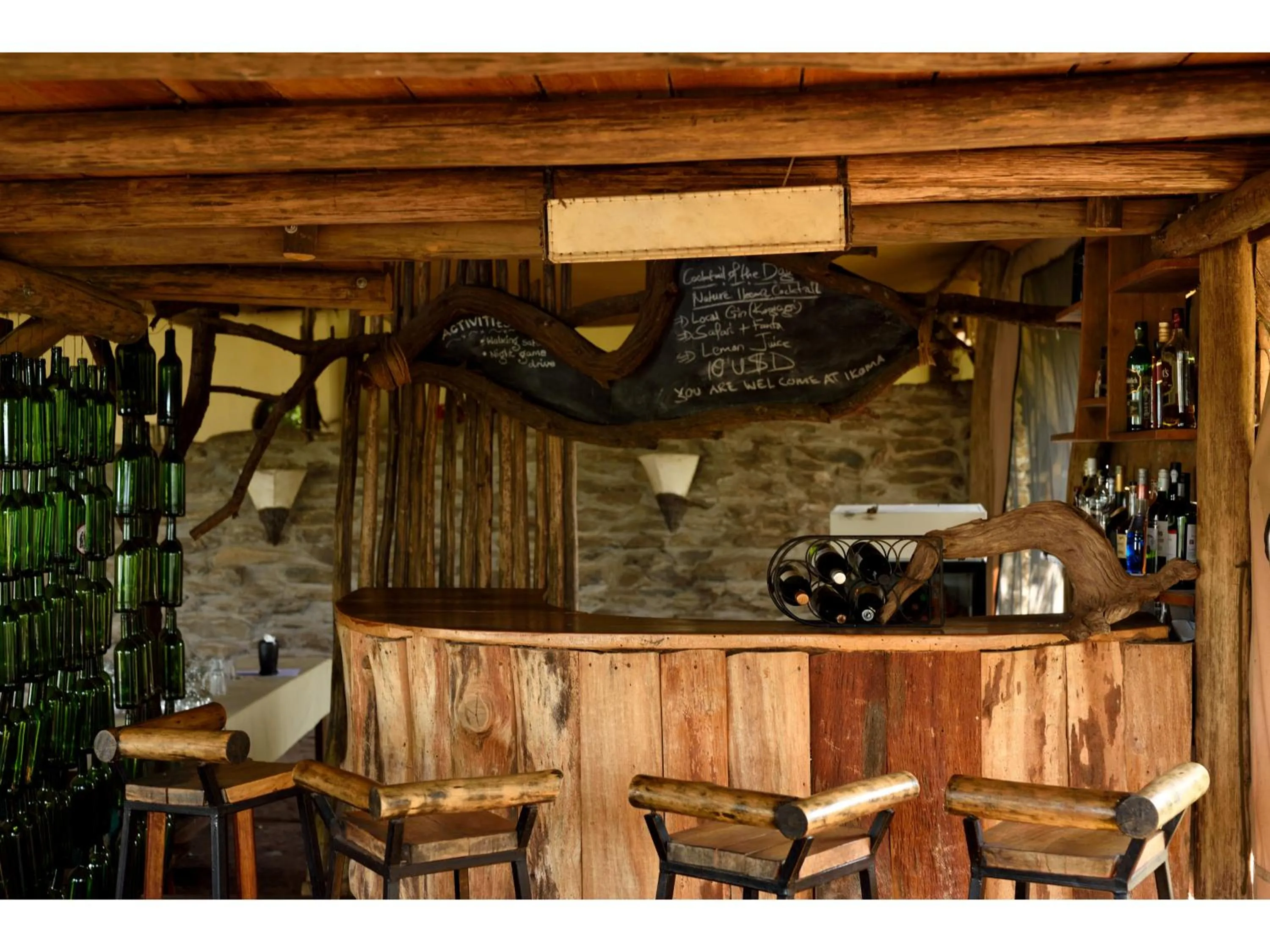 Lounge or bar in Ikoma Bush Camp