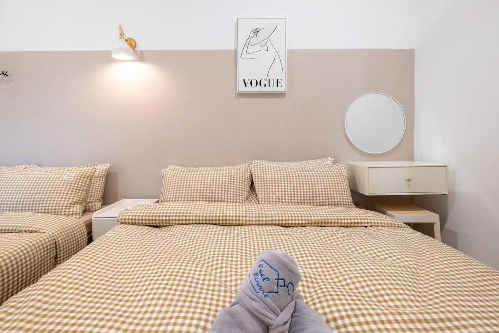 Bedroom, Bed in Blissful Cottage@FeelHome/2BR,7pax,MRT 中文房东