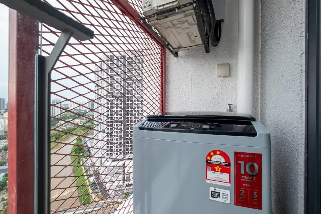 washing machine in Blissful Cottage@FeelHome/2BR,7pax,MRT 中文房东