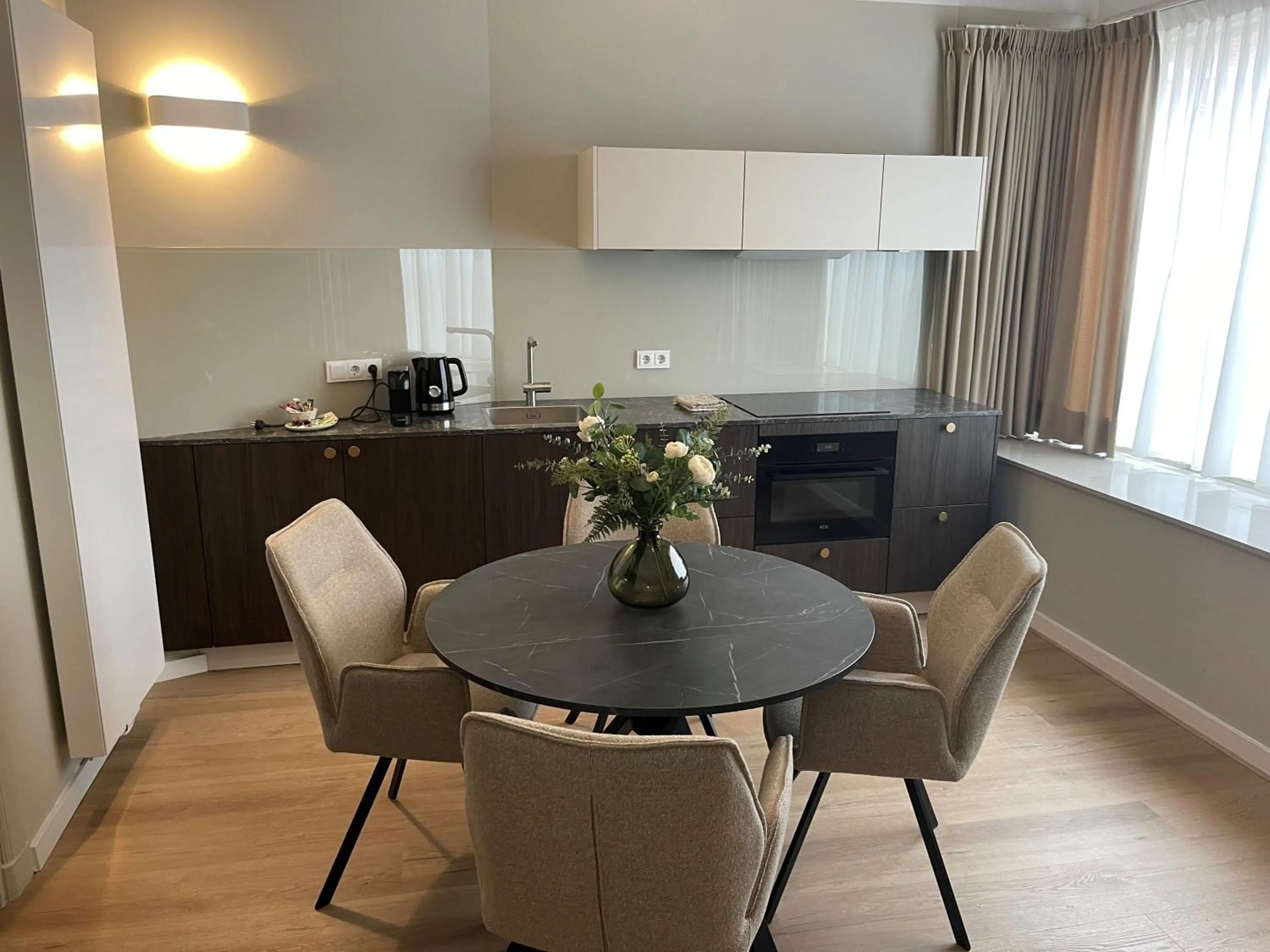 Coffee/tea facilities in Hotel Au Quartier