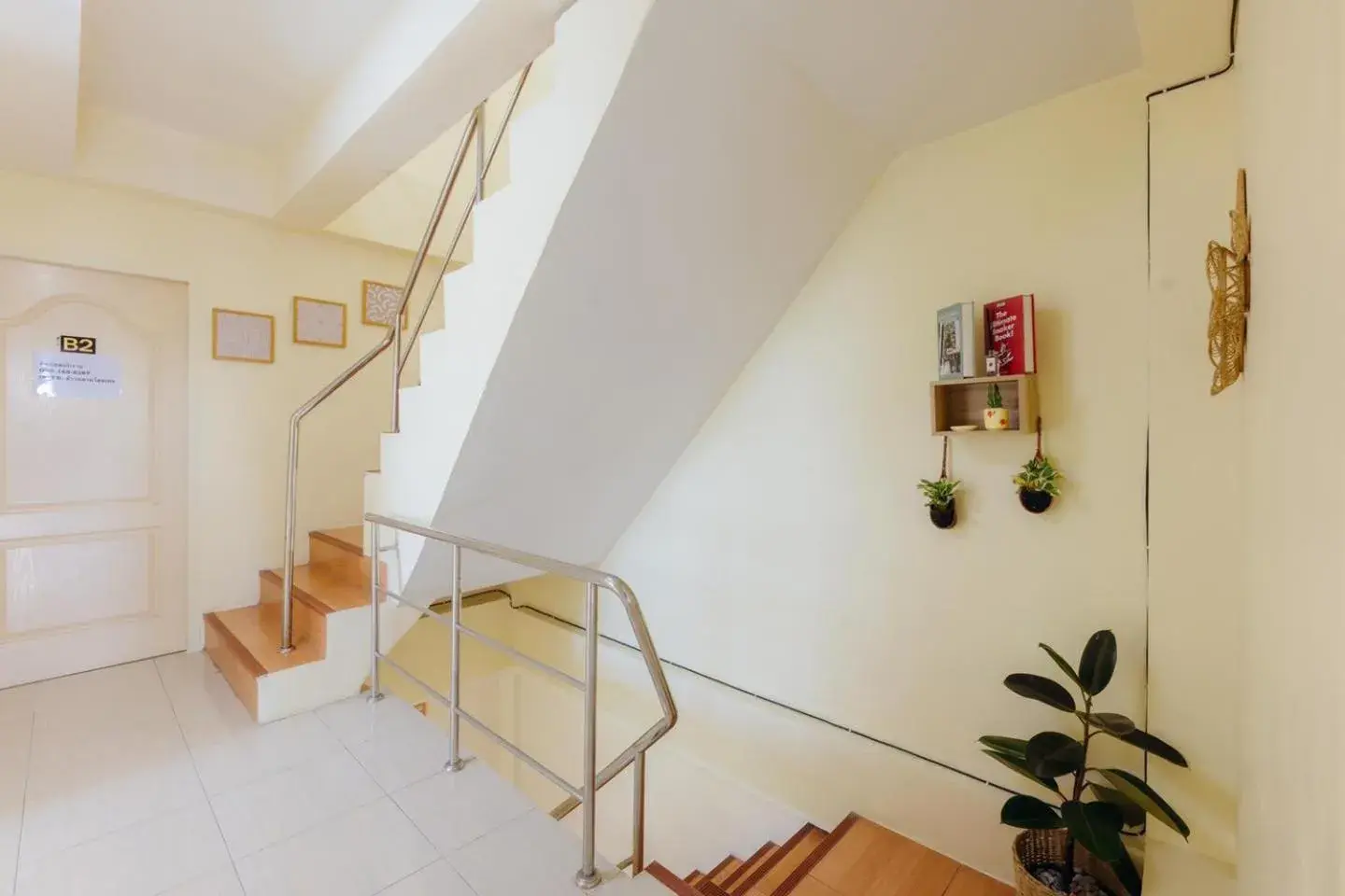 Inner courtyard view in Grand Bangsaen Hotel Inner courtyard view in Grand Bangsaen Hotel