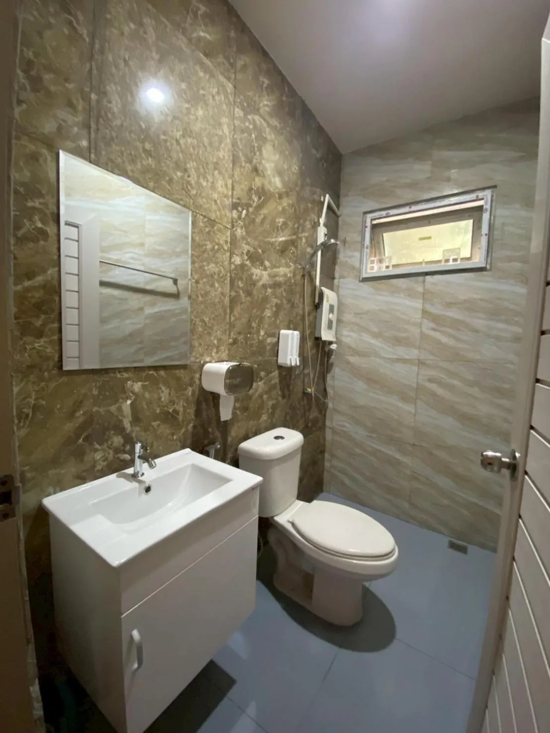 Grand Bangsaen Hotel