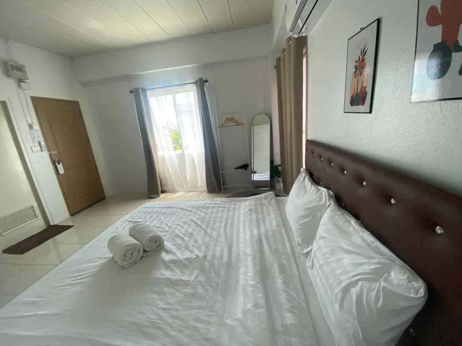 Bedroom, Bed in Grand Bangsaen Hotel Bedroom, Bed in Grand Bangsaen Hotel