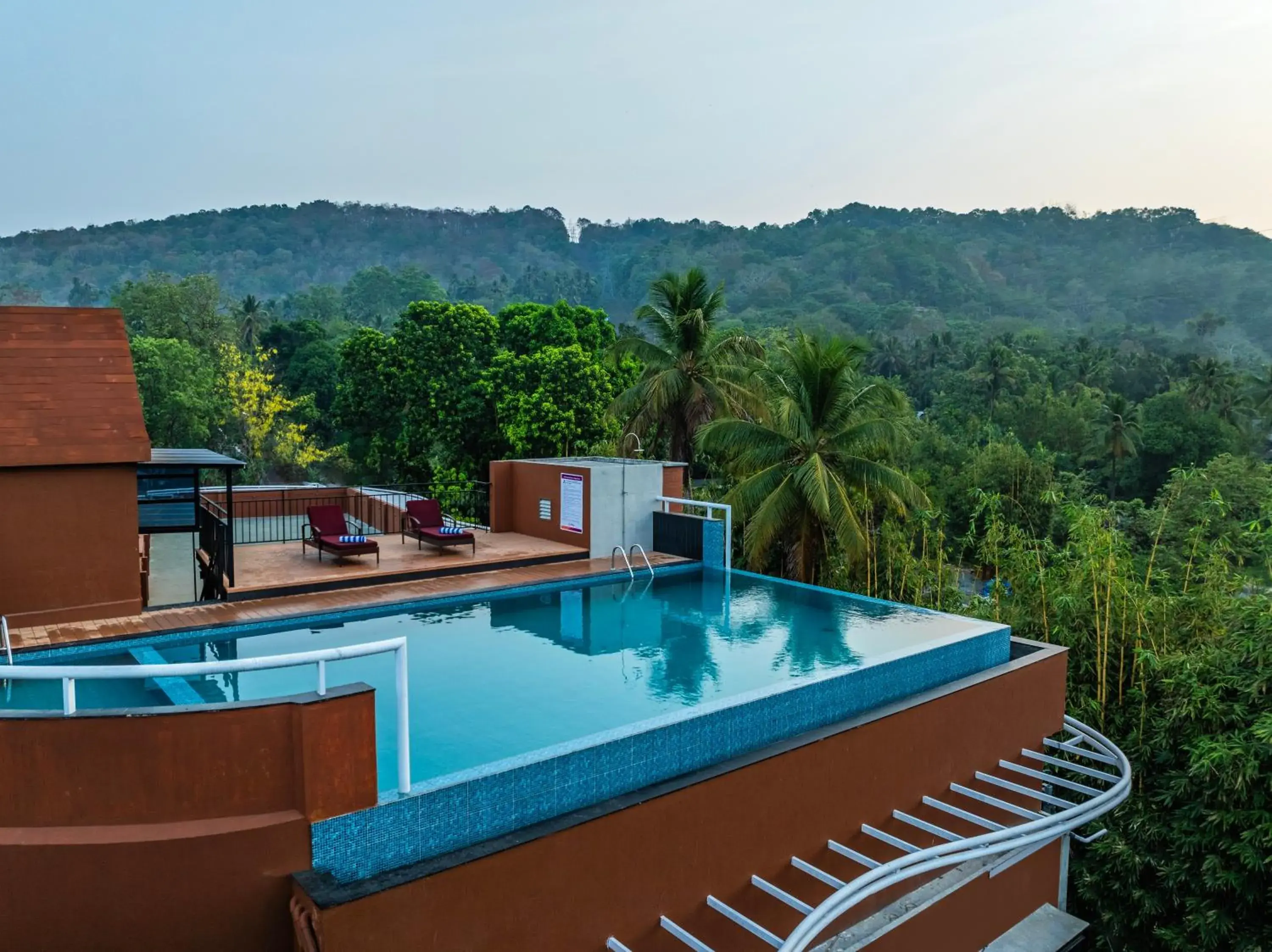 Swimming pool in Sterling Athirappilly Swimming pool in Sterling Athirappilly