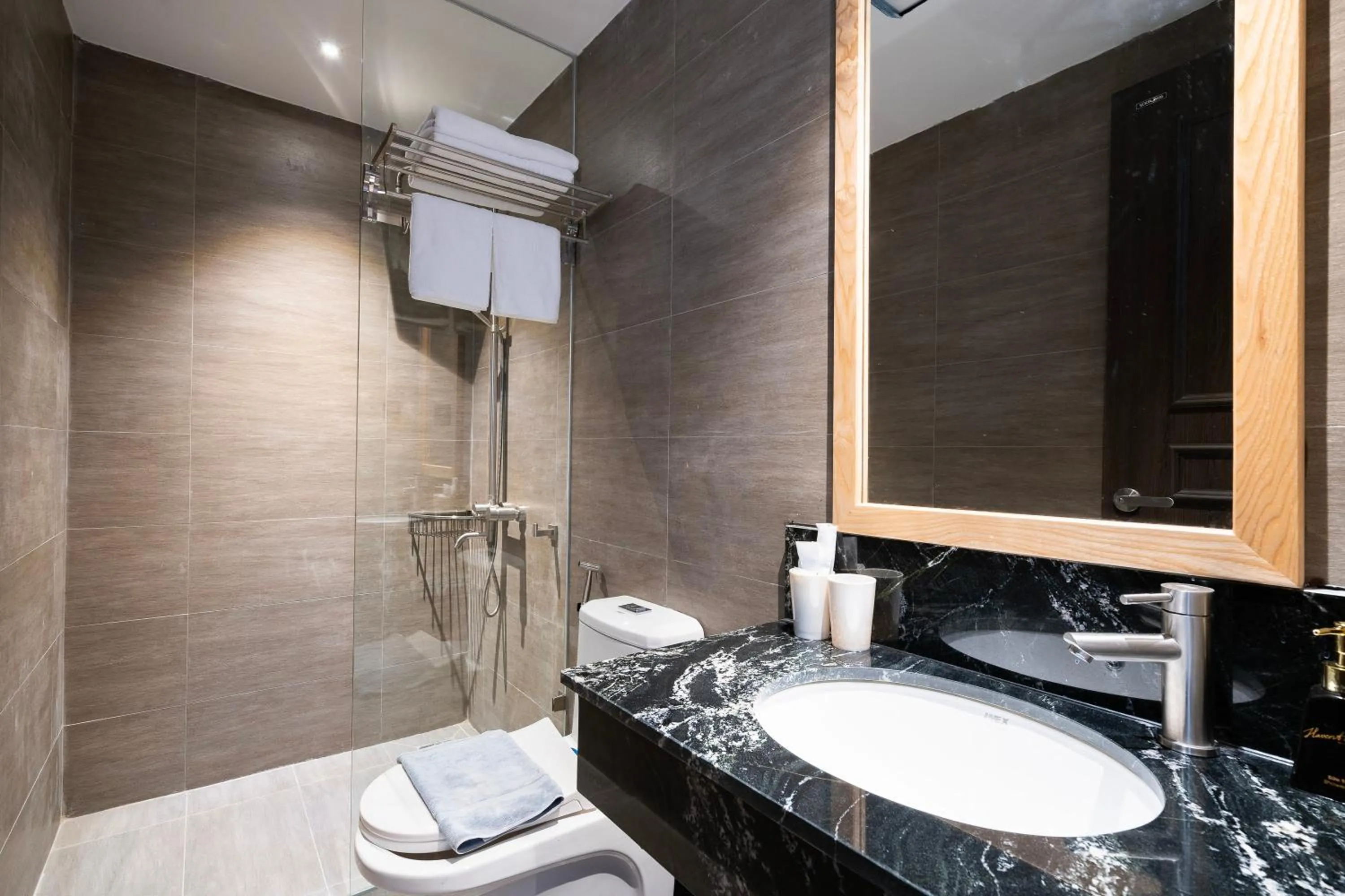 Shower in Haven Hut Riverside Hotel