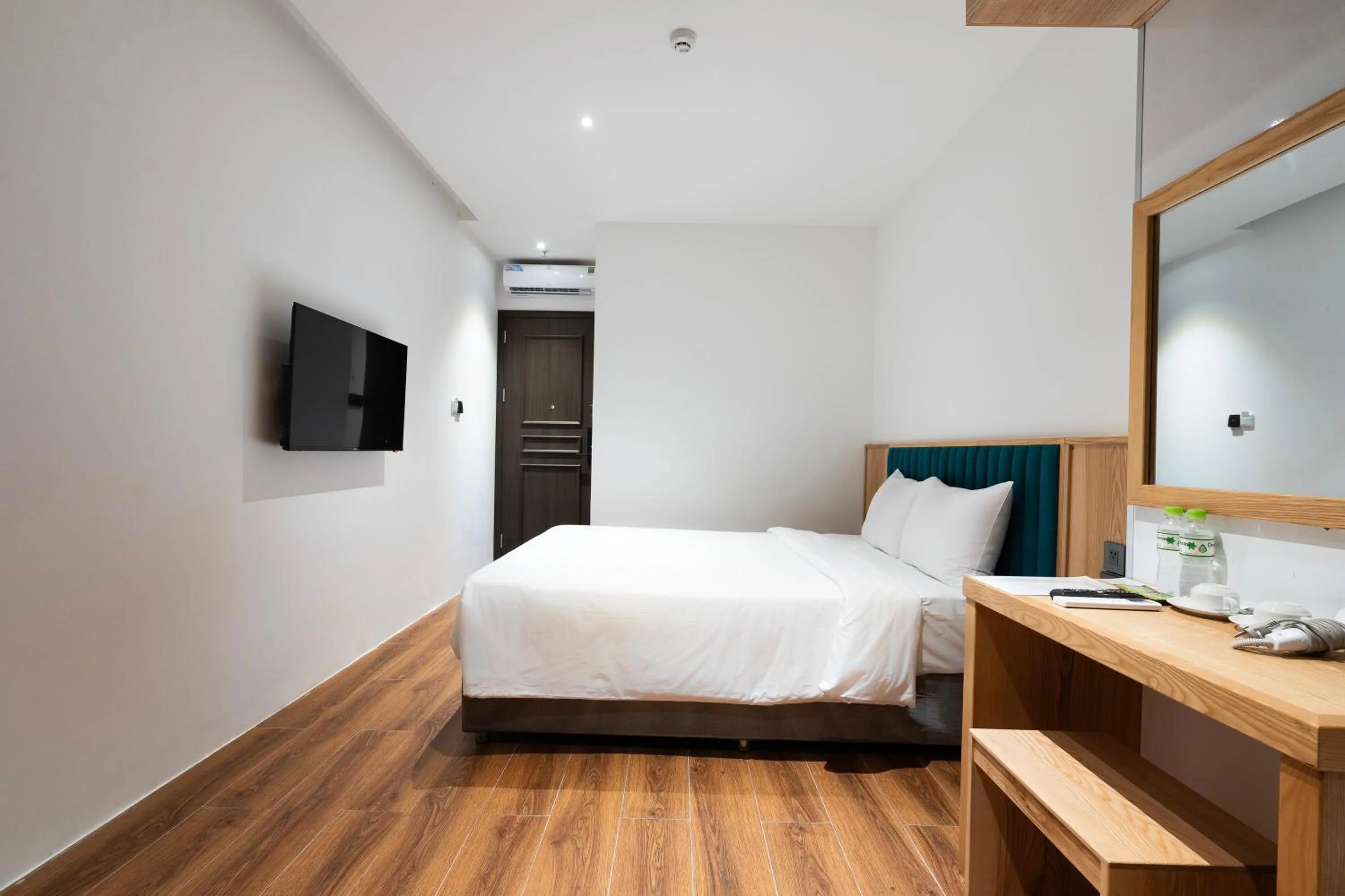 Bedroom, Bed in Haven Hut Riverside Hotel