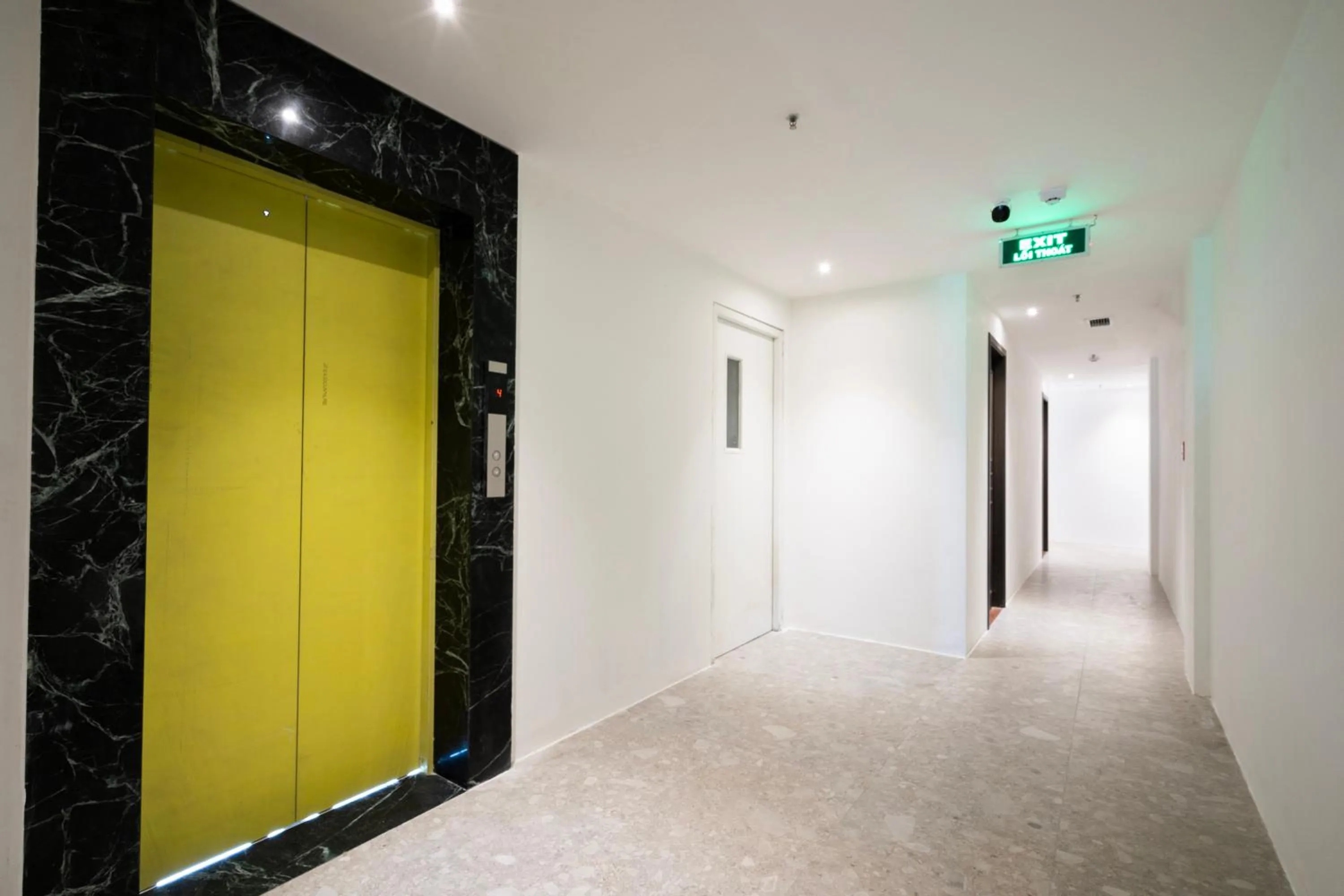 elevator in Haven Hut Riverside Hotel