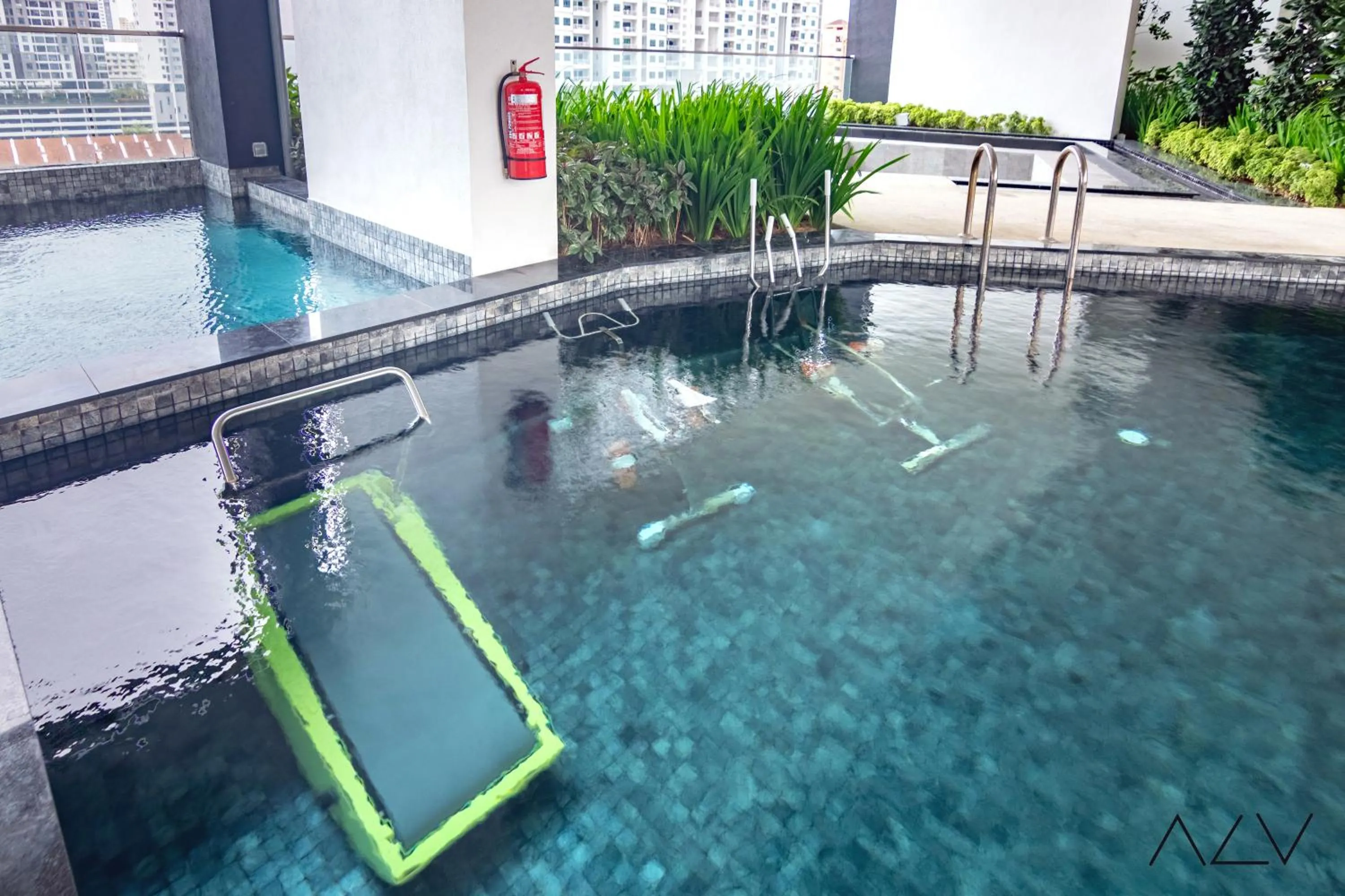 Swimming pool in Urban Suites, Classic Collection by Stellar ALV