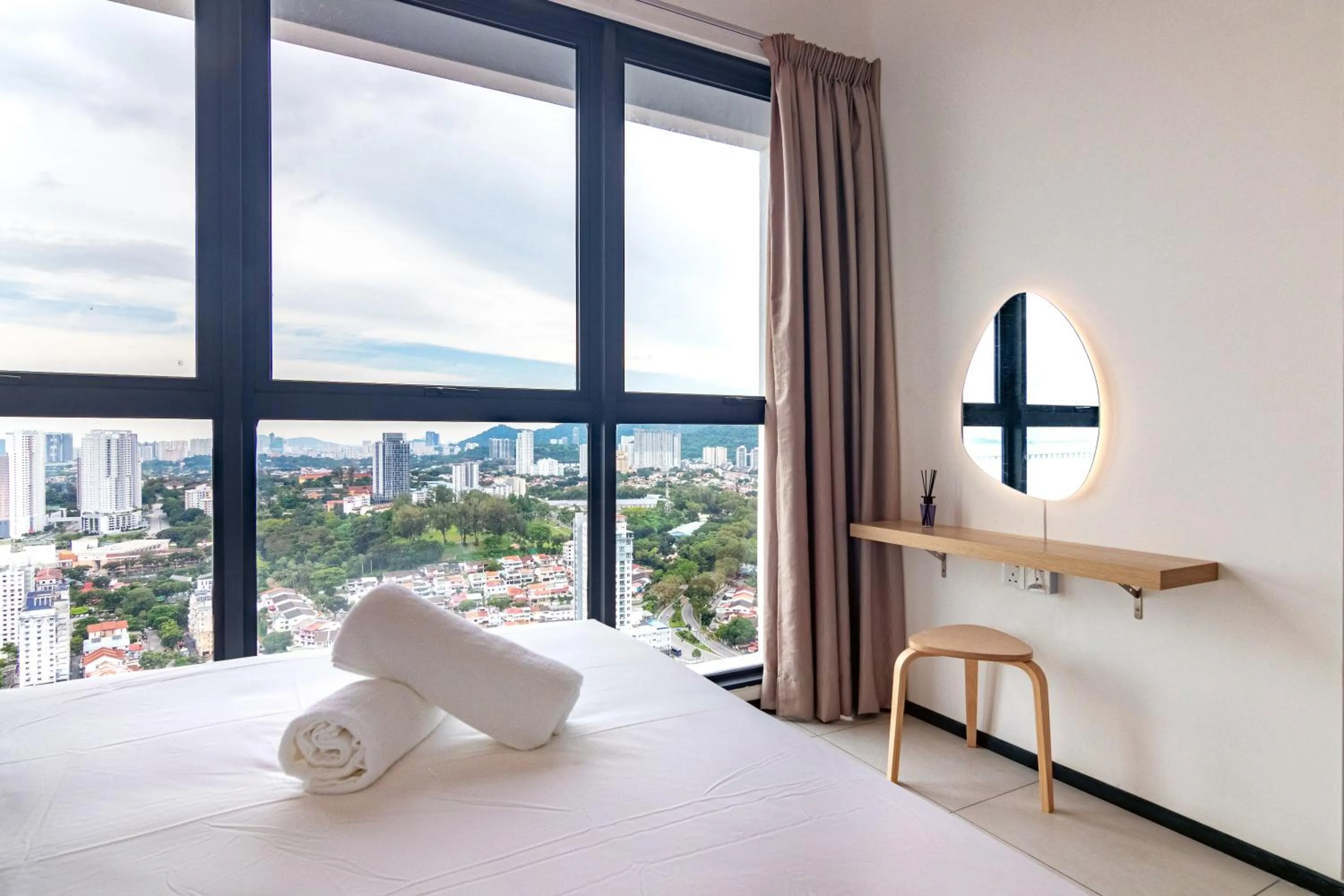 Bedroom, Bed in Urban Suites, Classic Collection by Stellar ALV