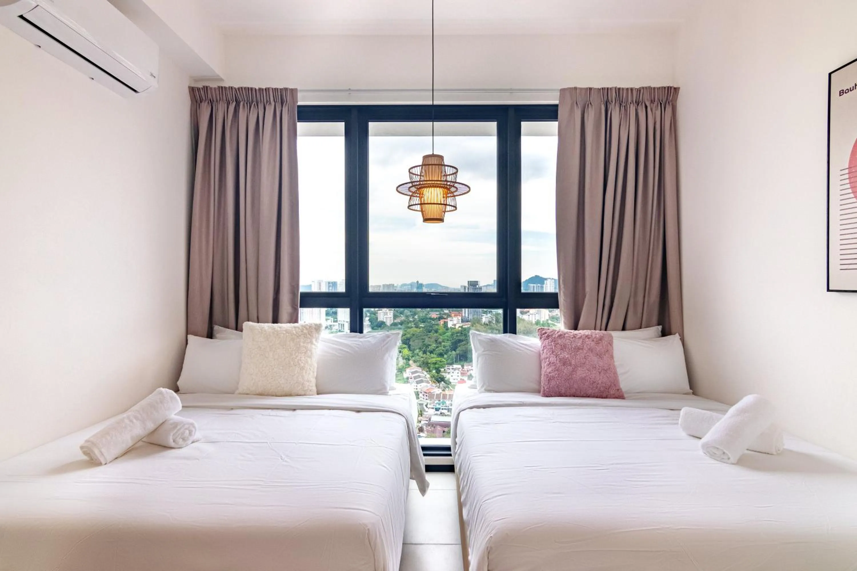 Bedroom, Bed in Urban Suites, Classic Collection by Stellar ALV