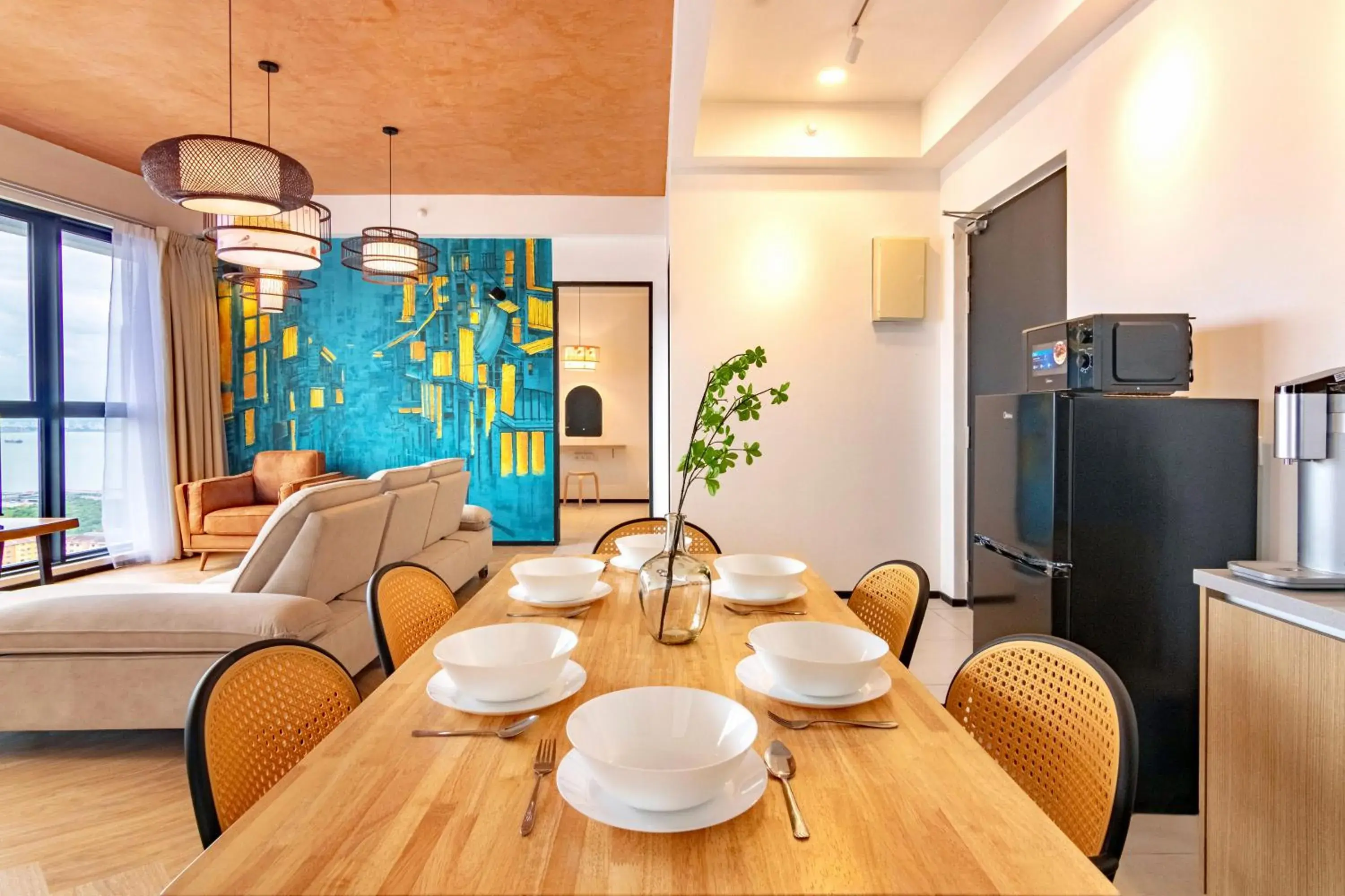 Dining area in Urban Suites, Classic Collection by Stellar ALV Dining area in Urban Suites, Classic Collection by Stellar ALV