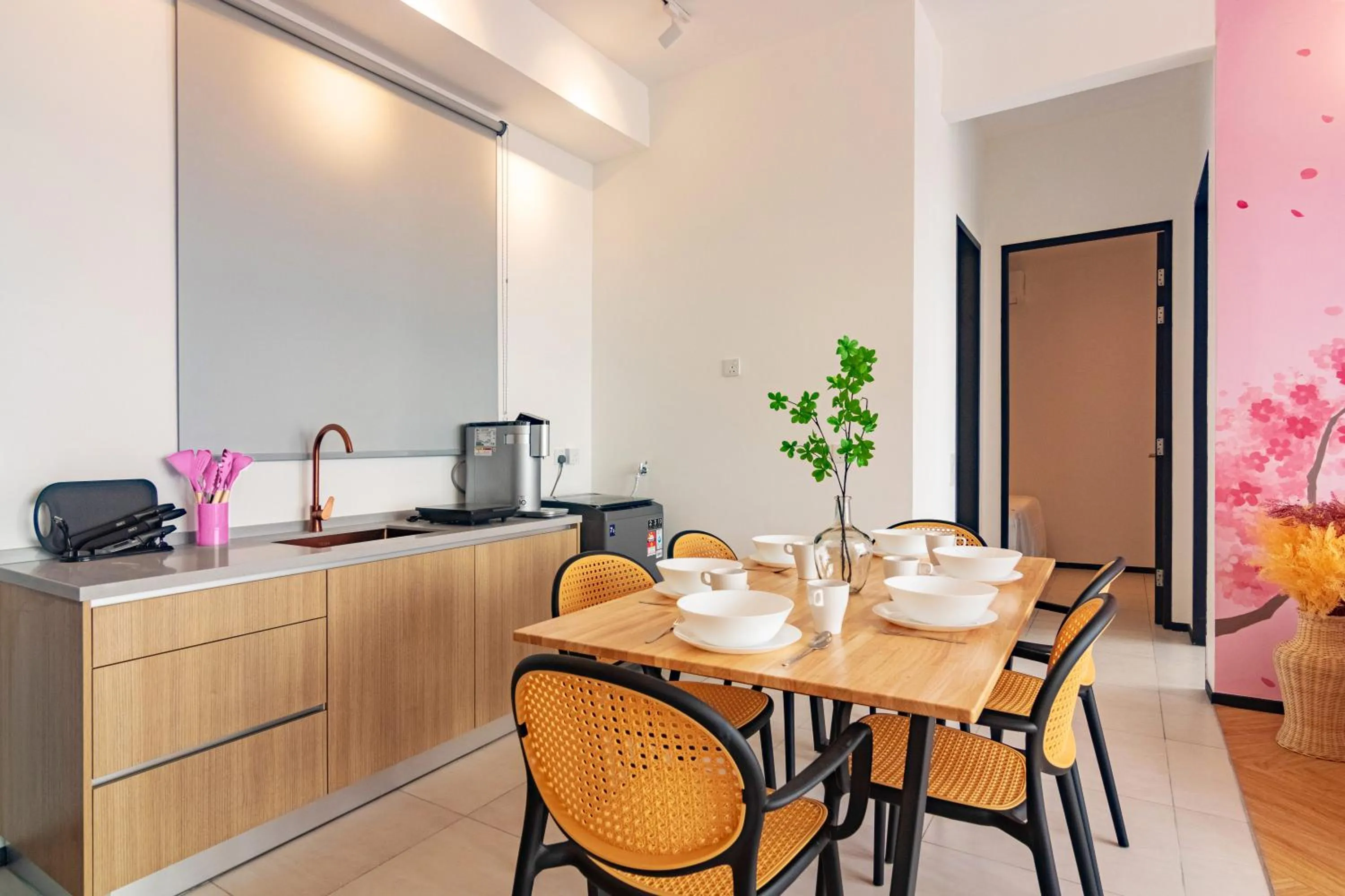 Dining area in Urban Suites, Classic Collection by Stellar ALV