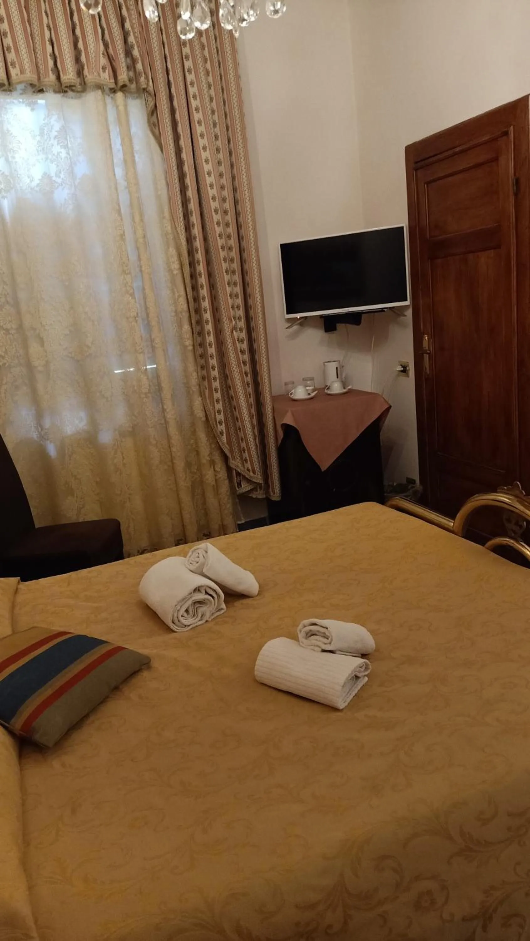 Bed, TV/Entertainment Center in Relais Corso Storico