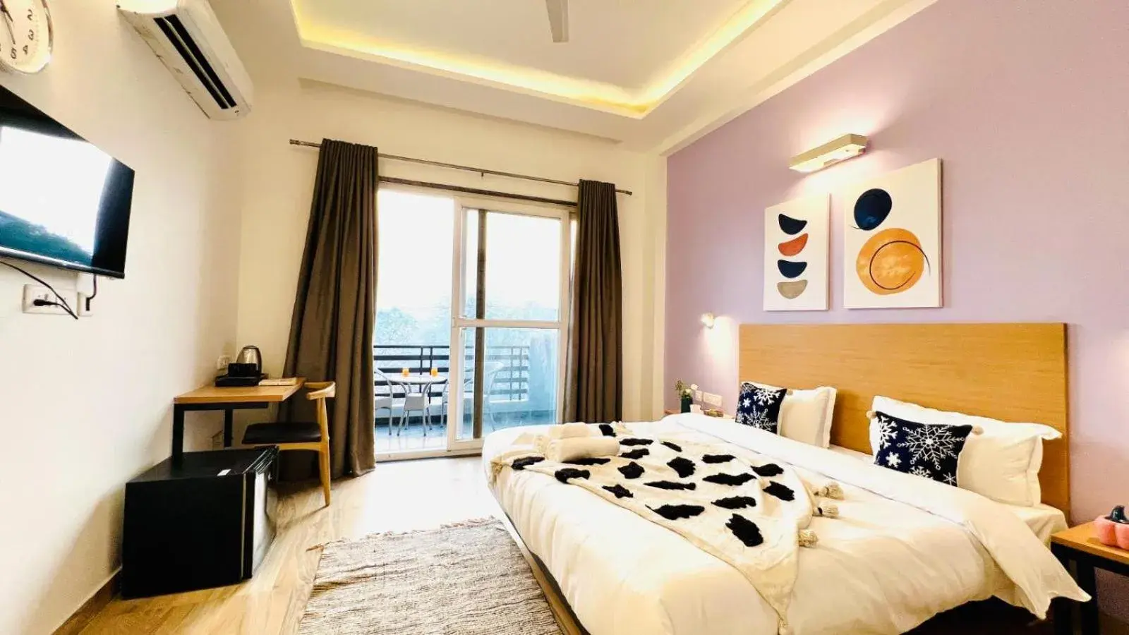Deluxe Room with Balcony in ZEN Medicity - Boutique Hotel Gurgaon Deluxe Room with Balcony in ZEN Medicity - Boutique Hotel Gurgaon
