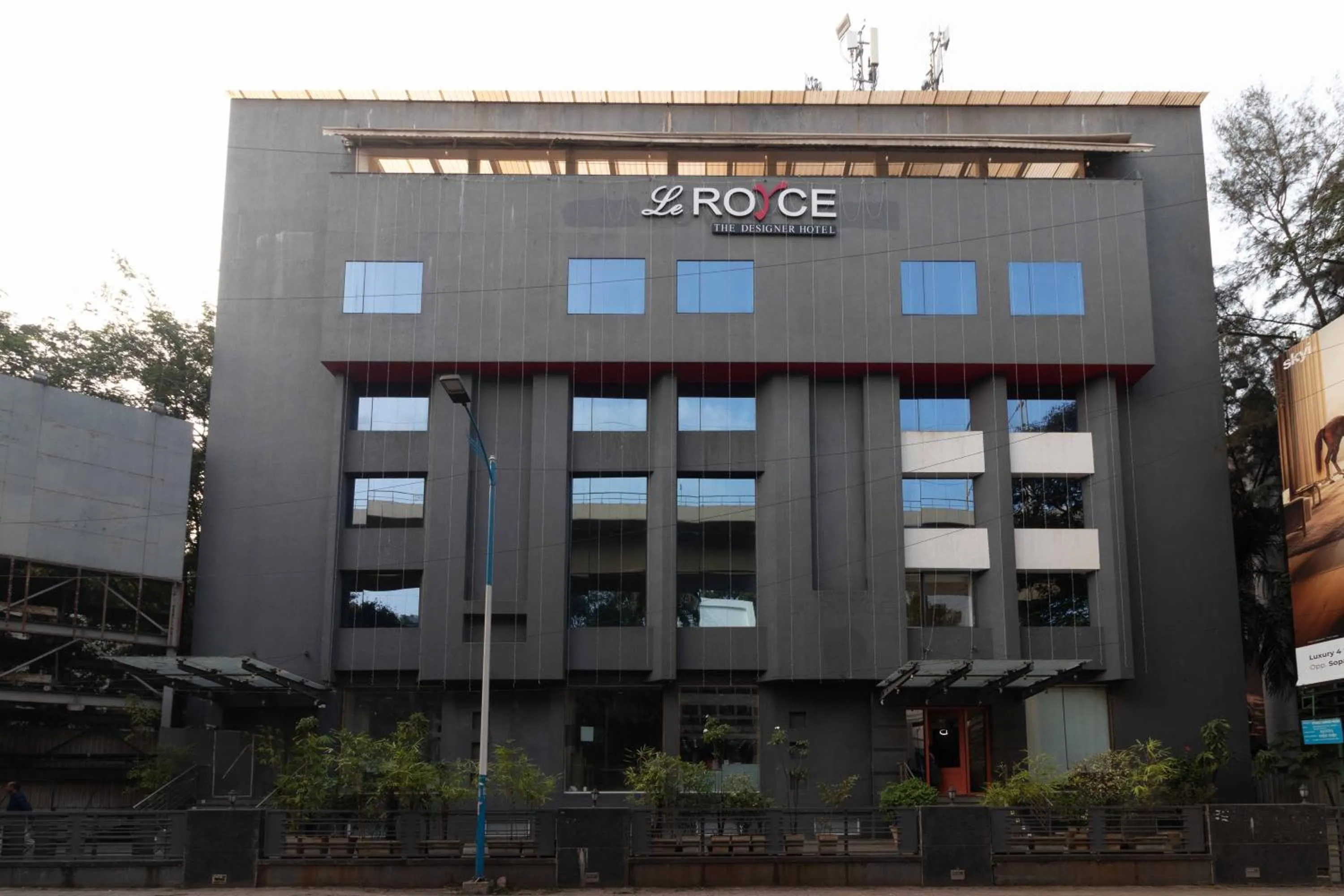 HOTEL LE ROYCE