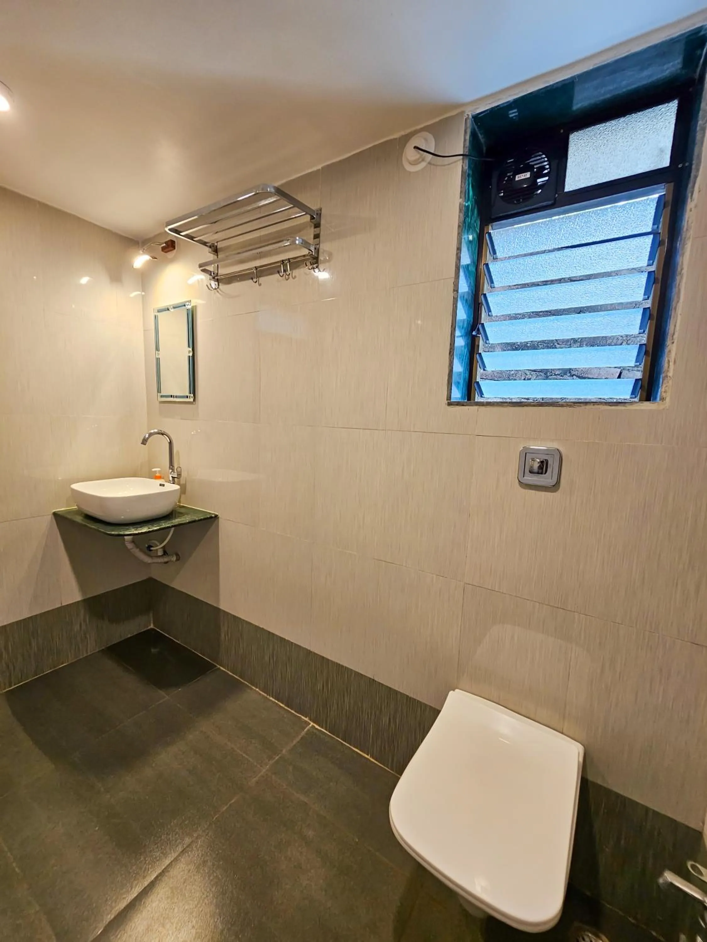 Oxygen Resort, Akshi