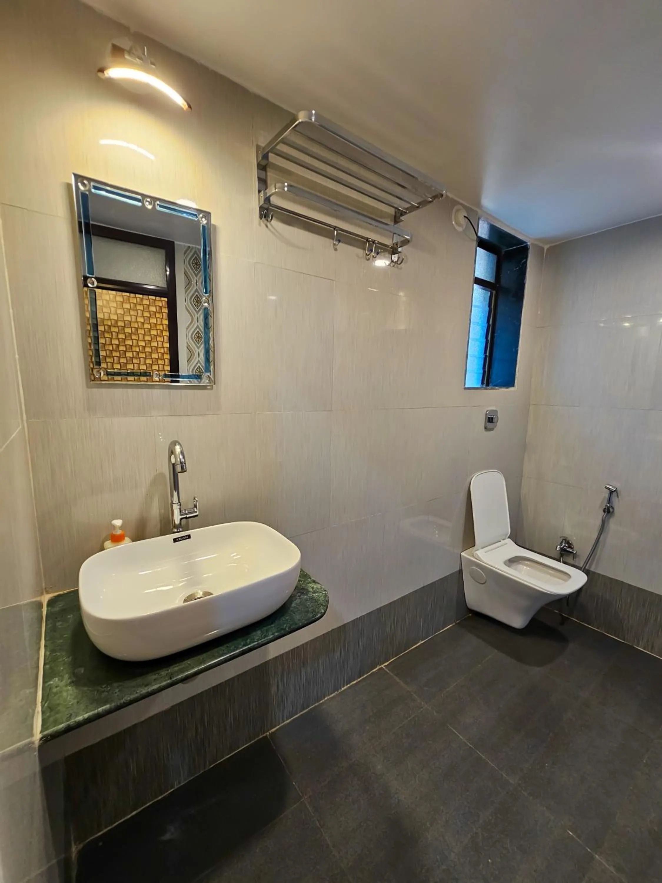 Oxygen Resort, Akshi