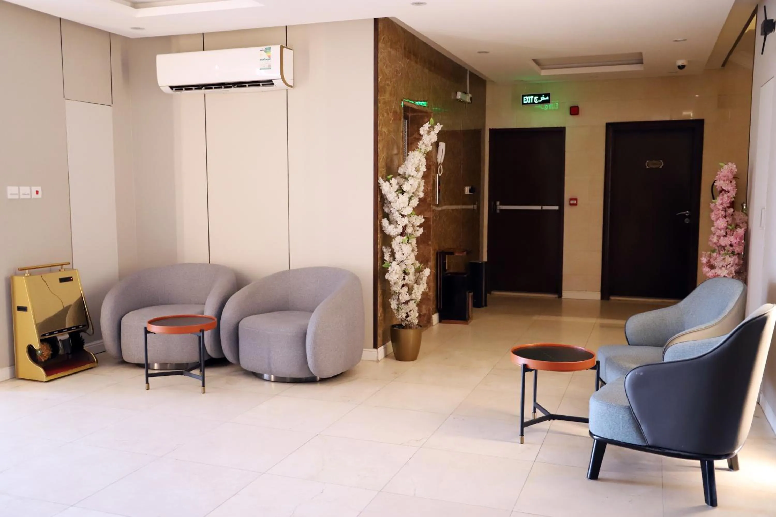 Seating area in Sunrise Suites