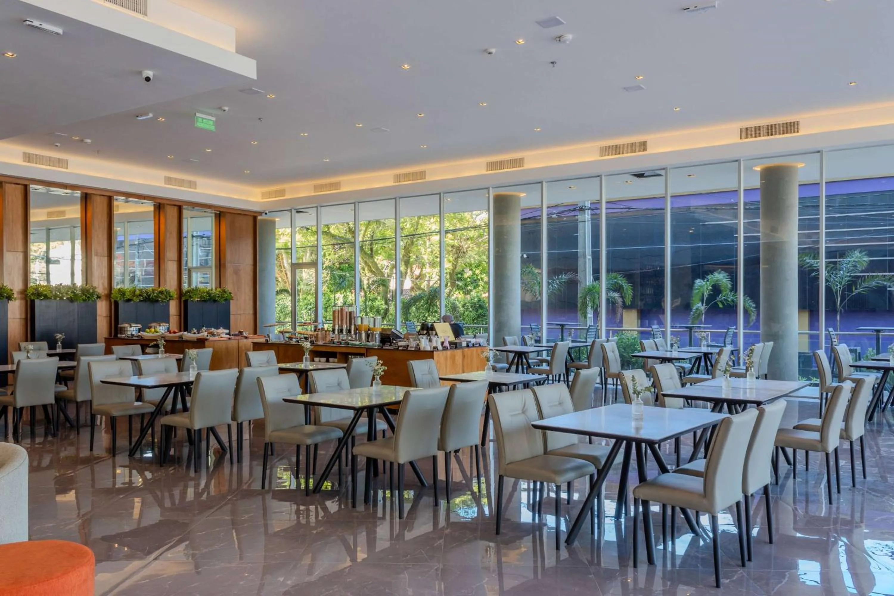 Restaurant/places to eat in Tryp by Wyndham Asuncion
