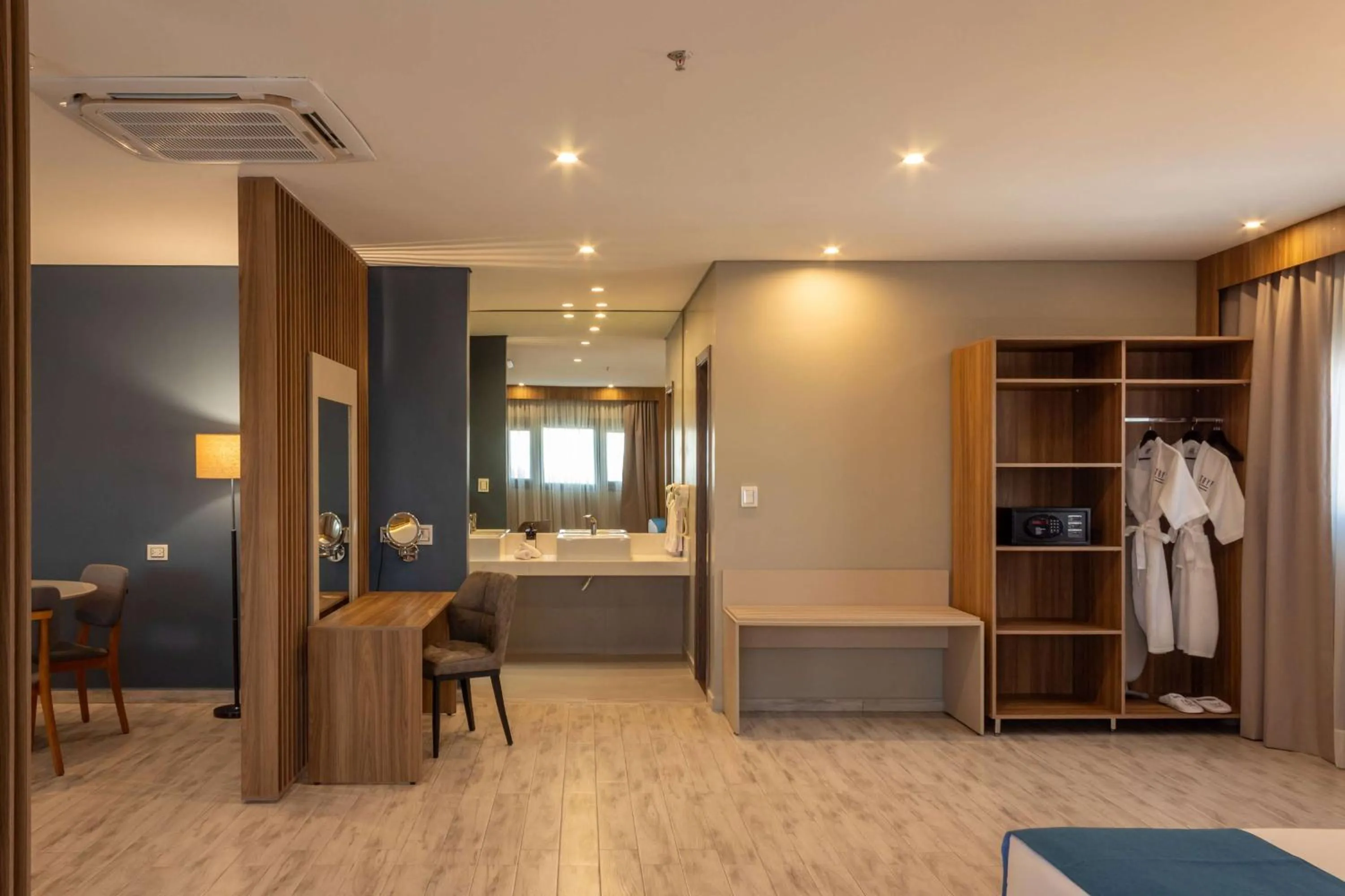 Photo of the whole room, Bed in Tryp by Wyndham Asuncion