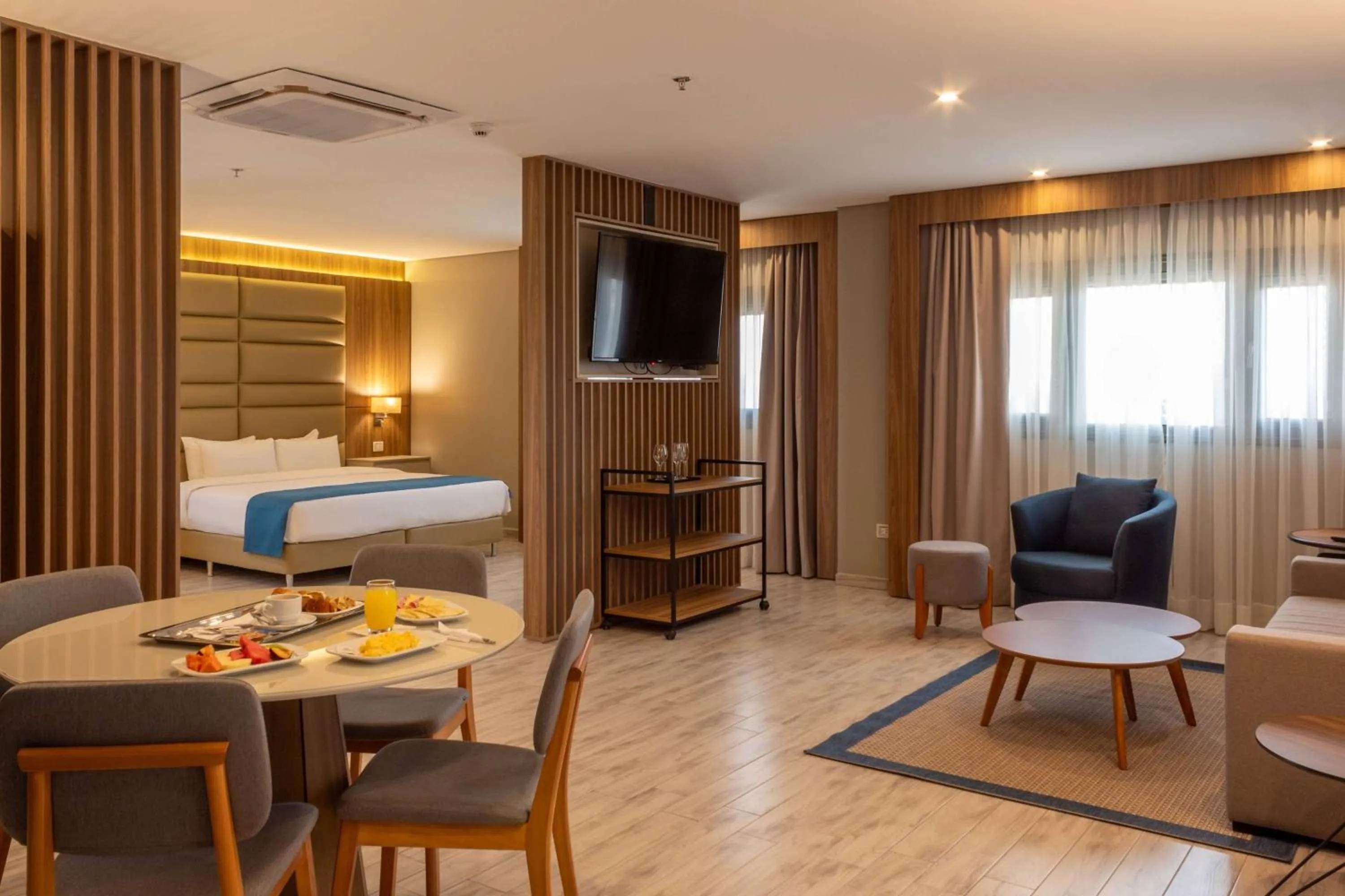 Photo of the whole room, Bed in Tryp by Wyndham Asuncion