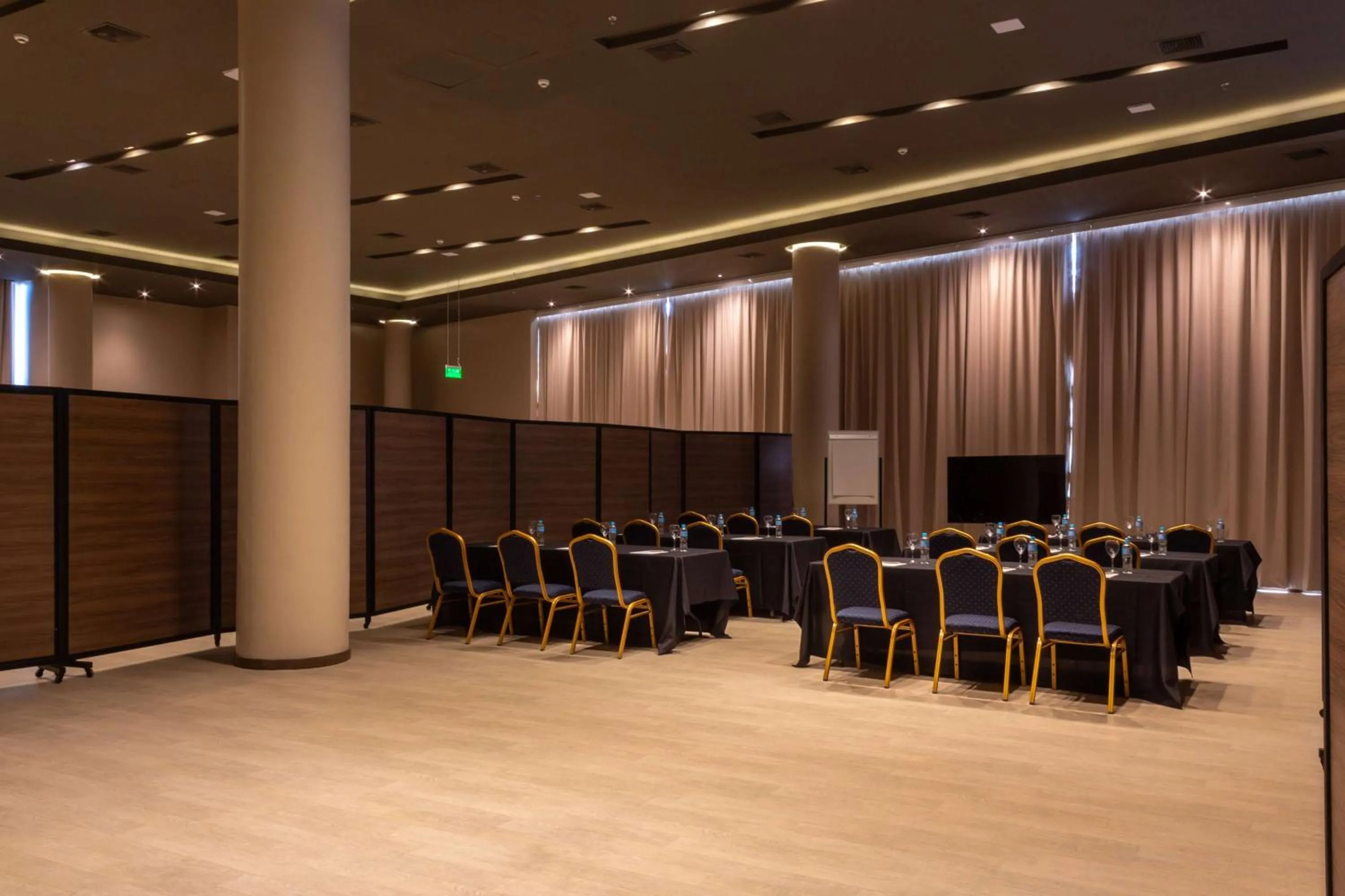 Meeting/conference room in Tryp by Wyndham Asuncion