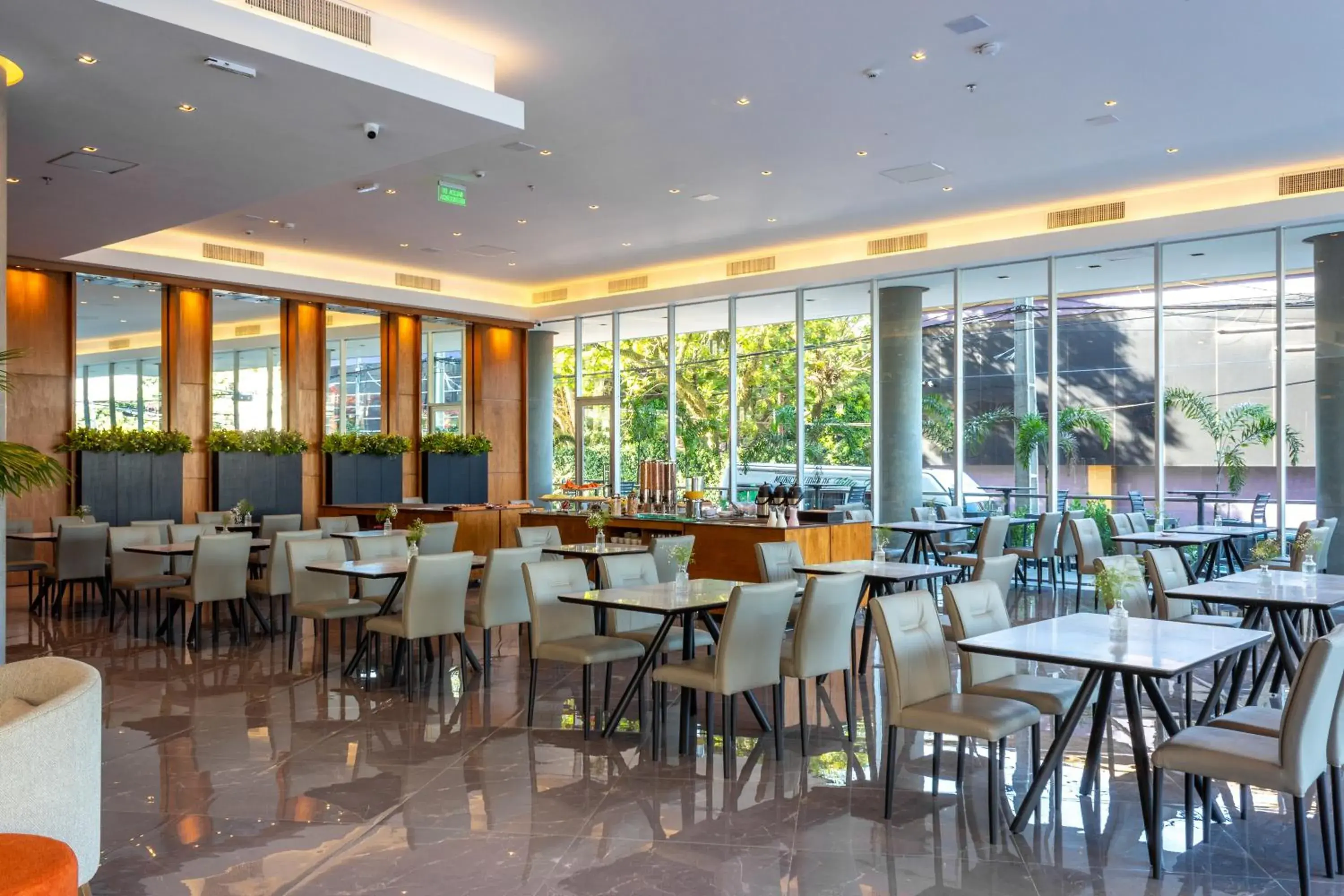 Restaurant/places to eat in Tryp by Wyndham Asuncion Restaurant/places to eat in Tryp by Wyndham Asuncion