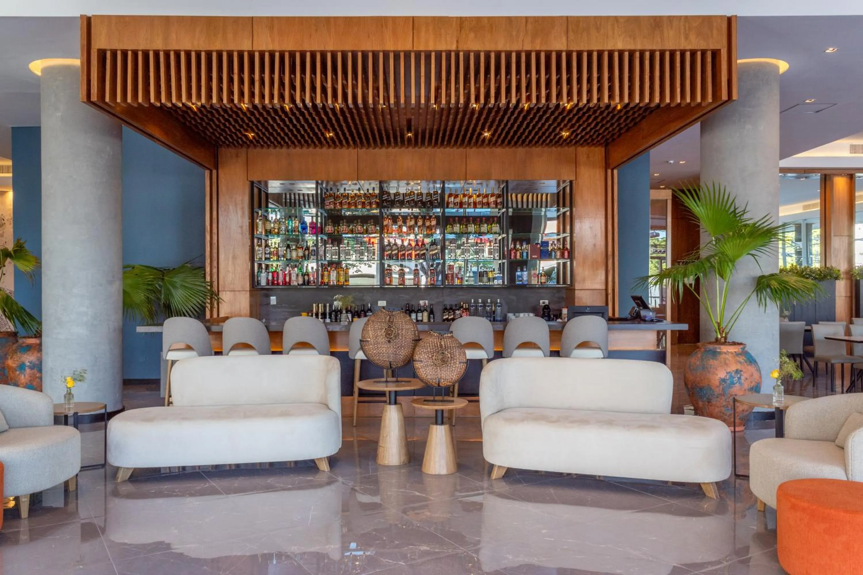 Lounge or bar in Tryp by Wyndham Asuncion