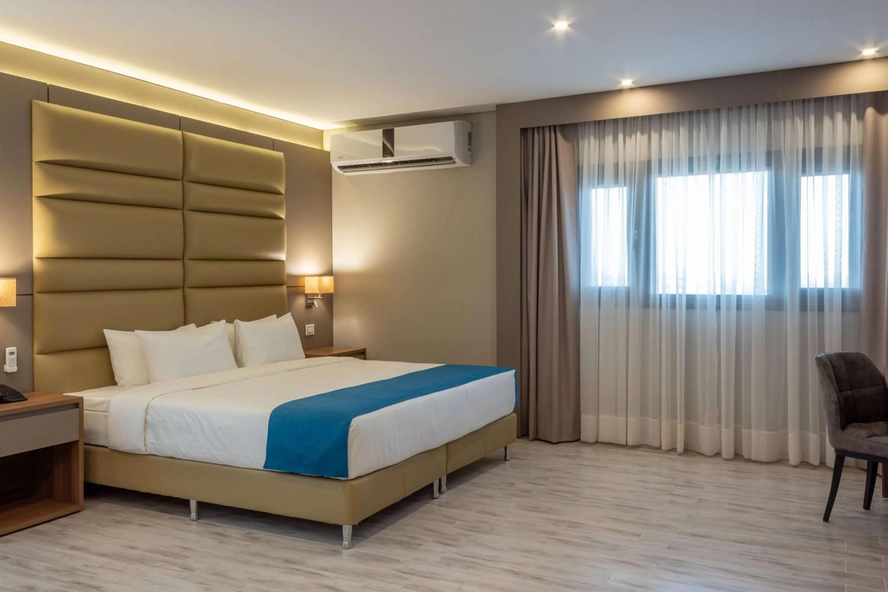 Photo of the whole room, Bed in Tryp by Wyndham Asuncion