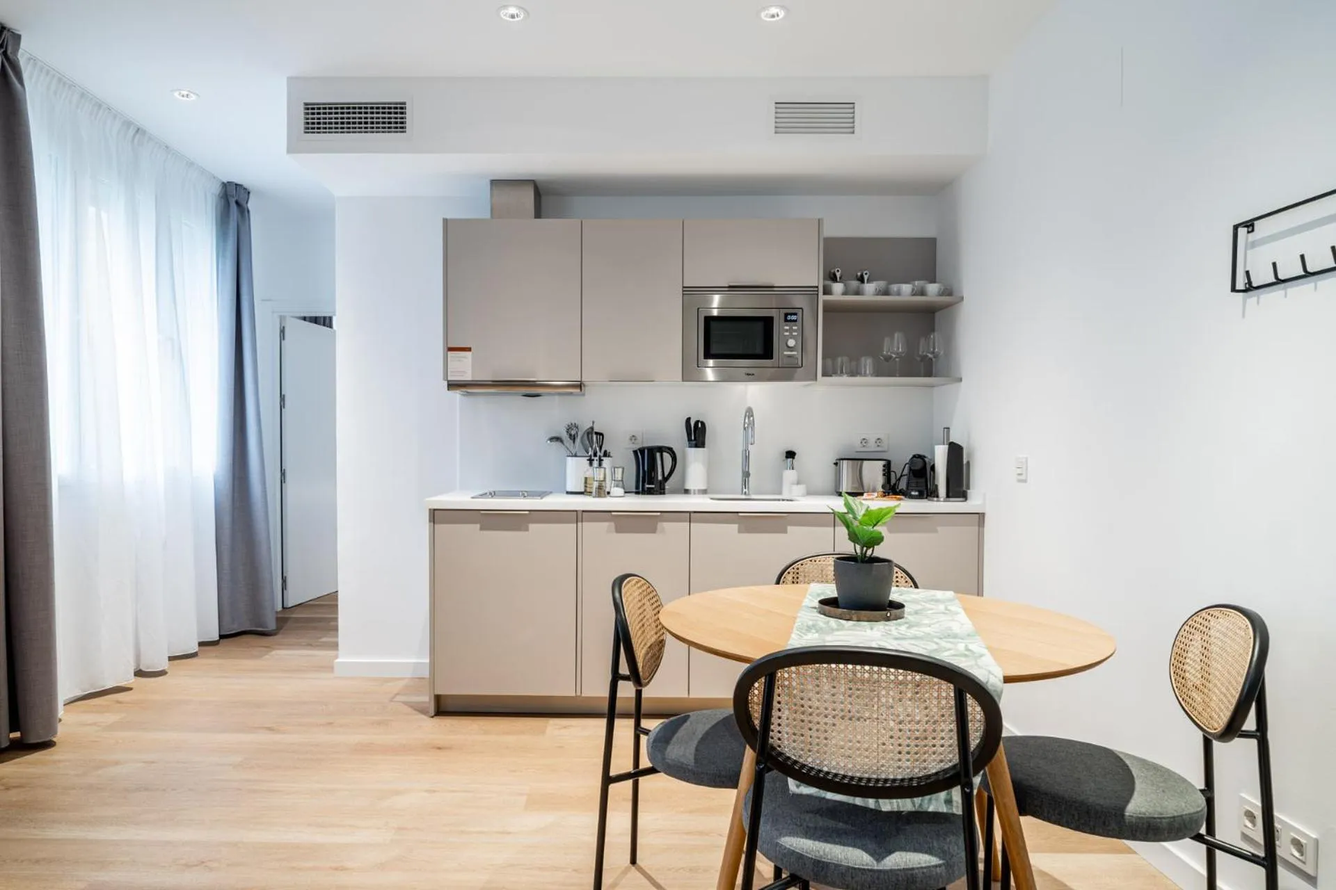 Coffee/tea facilities in Limehome Sevilla Ronda de Capuchinos