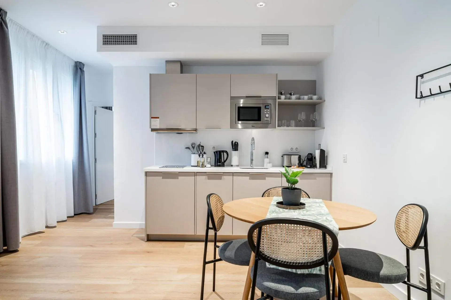 One-Bedroom Apartment in Limehome Sevilla Ronda de Capuchinos One-Bedroom Apartment in Limehome Sevilla Ronda de Capuchinos