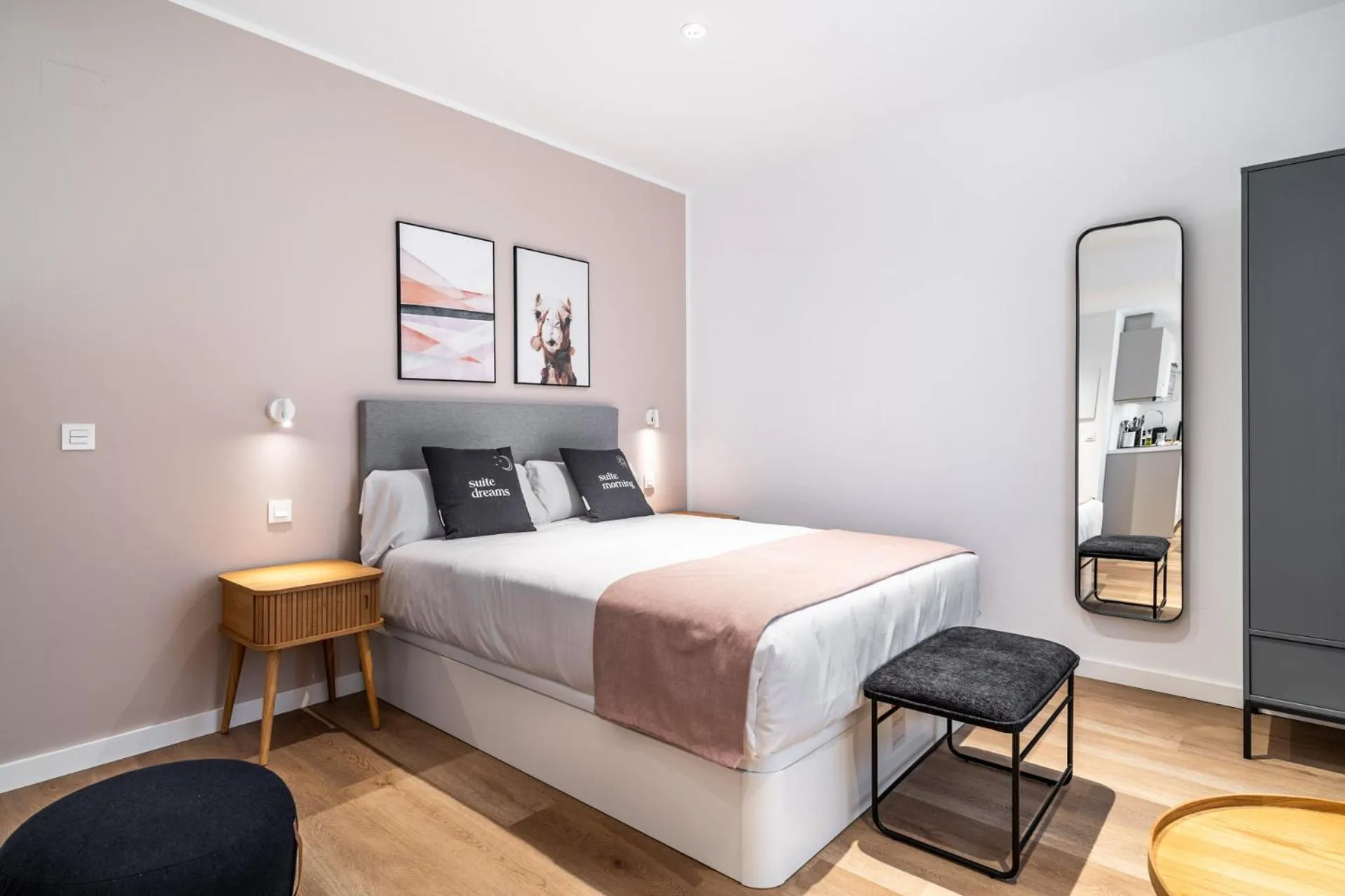 Bed in Limehome Sevilla Ronda de Capuchinos