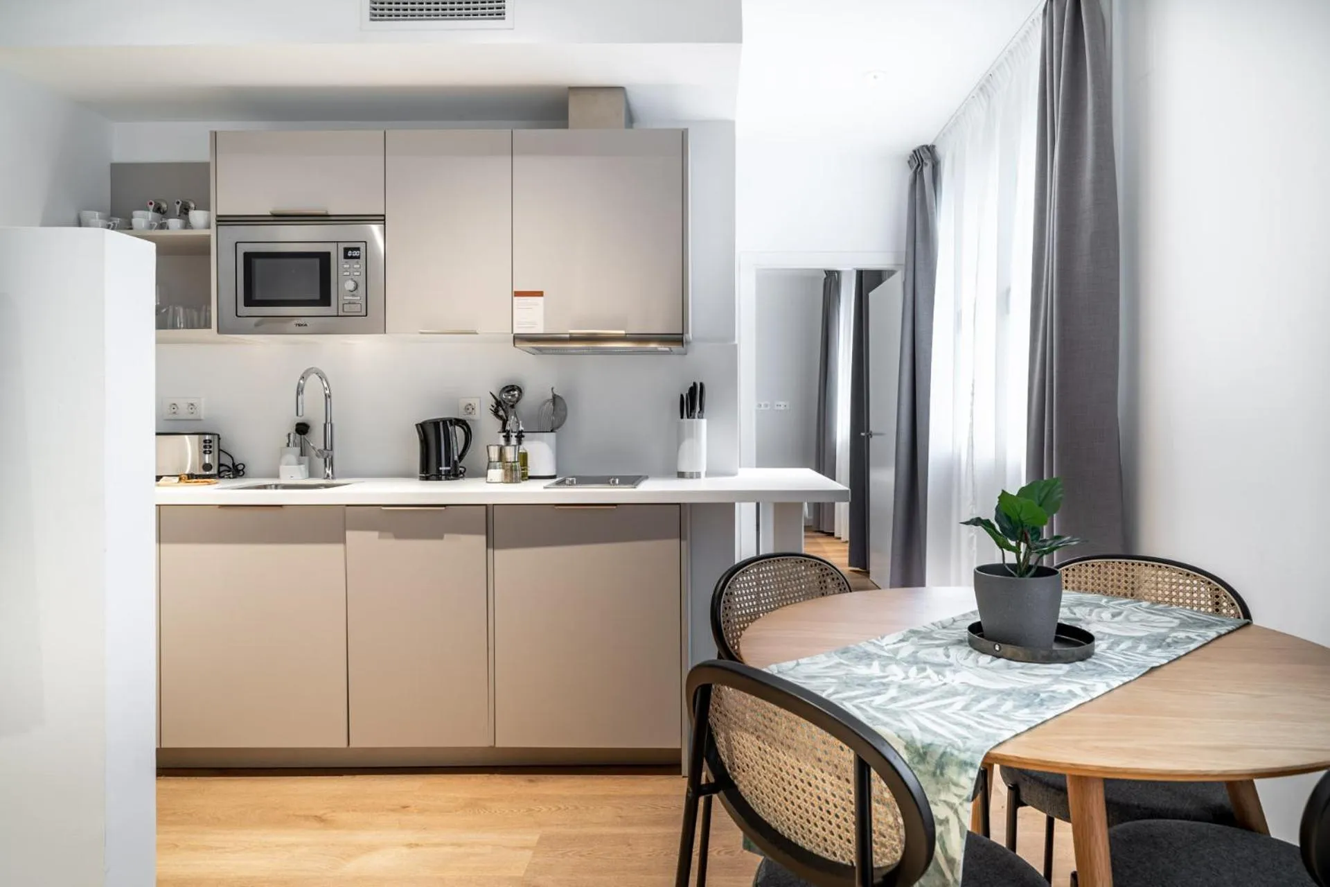 Coffee/tea facilities in Limehome Sevilla Ronda de Capuchinos