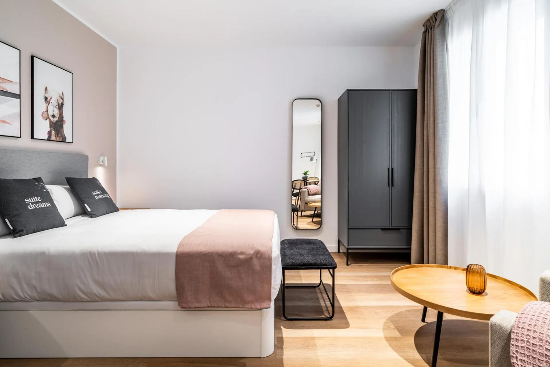 Bed in Limehome Sevilla Ronda de Capuchinos