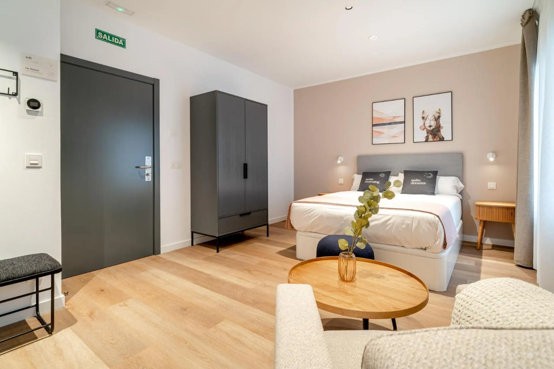 Bed in Limehome Sevilla Ronda de Capuchinos