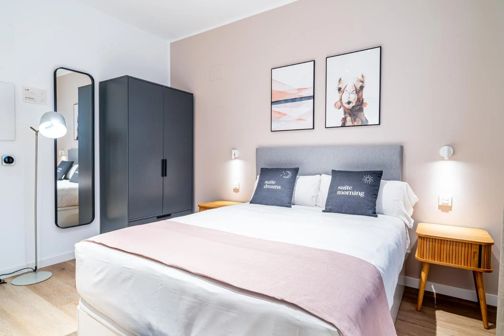 Bed in Limehome Sevilla Ronda de Capuchinos