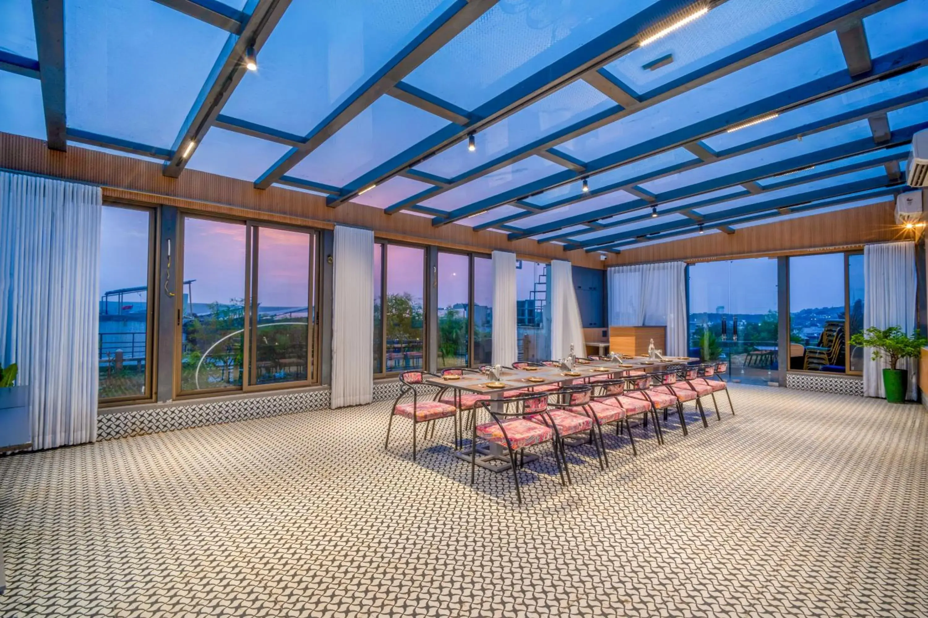 Restaurant/places to eat in The White Seasons Restaurant/places to eat in The White Seasons