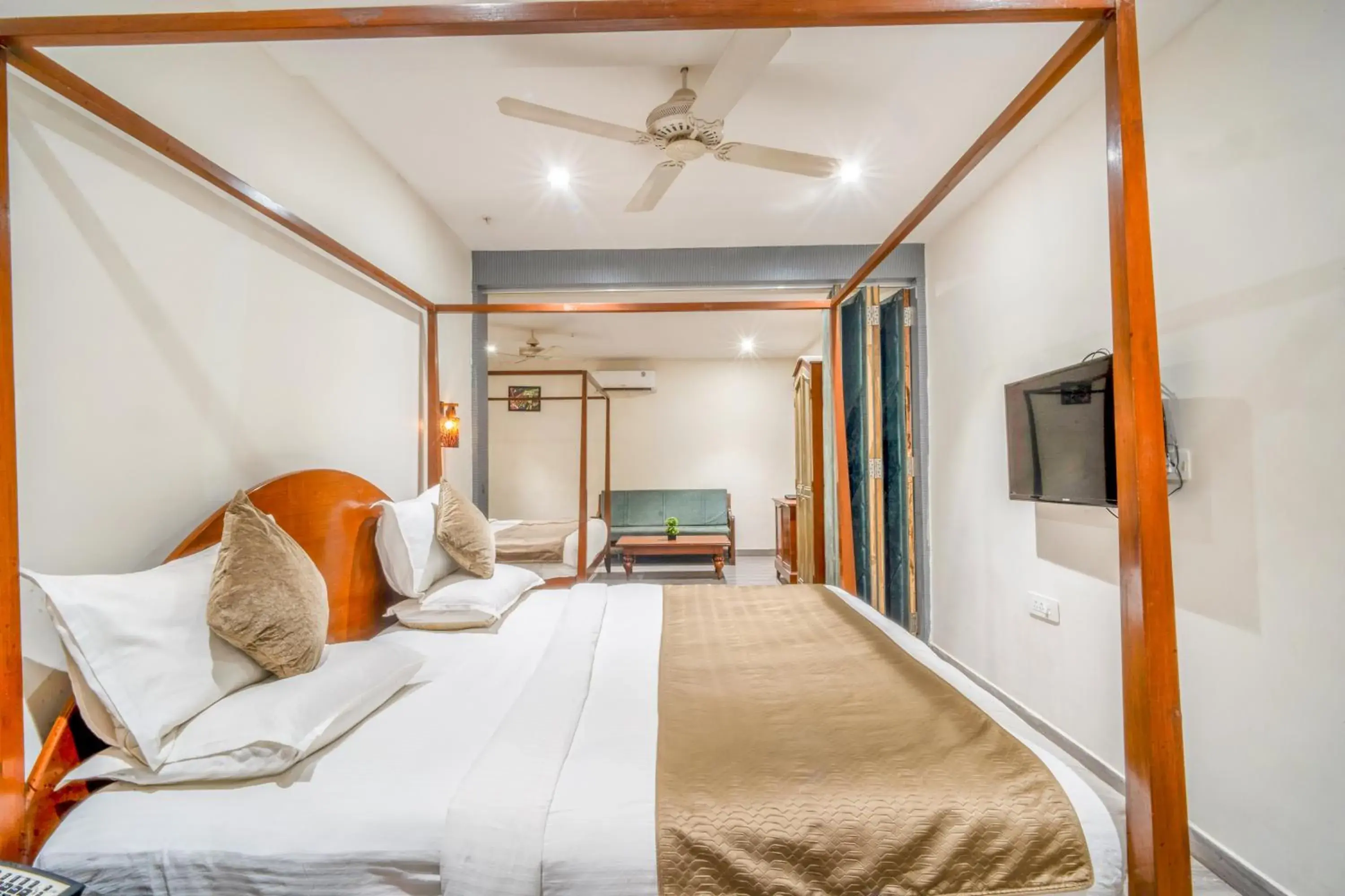 Photo of the whole room, Bed in The White Seasons Photo of the whole room, Bed in The White Seasons